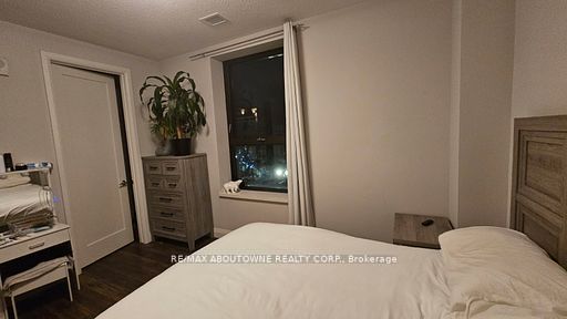 6 – 118 King Street, Hamilton ‣ X12560050 6 – 118 King Street, Hamilton ‣ X12560050