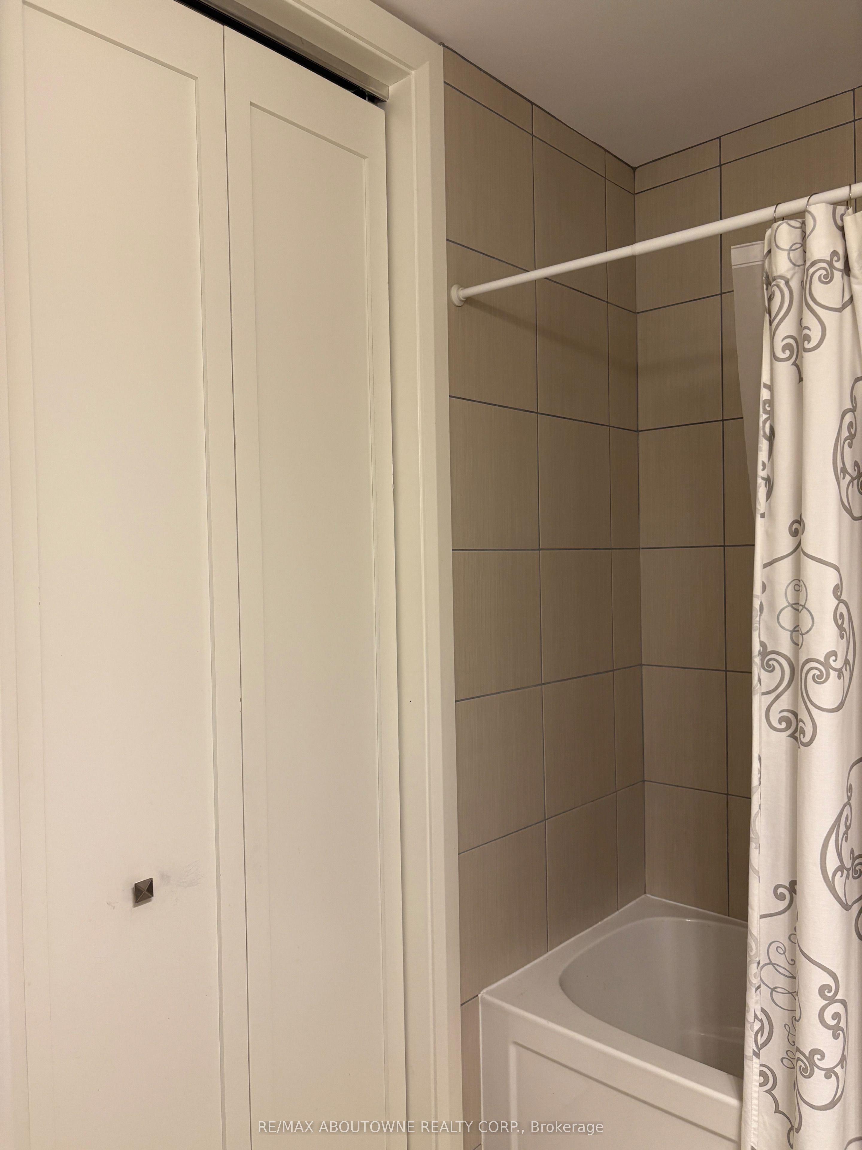 419 – 118 King Street, Hamilton ‣ X12634730 419 – 118 King Street, Hamilton ‣ X12634730