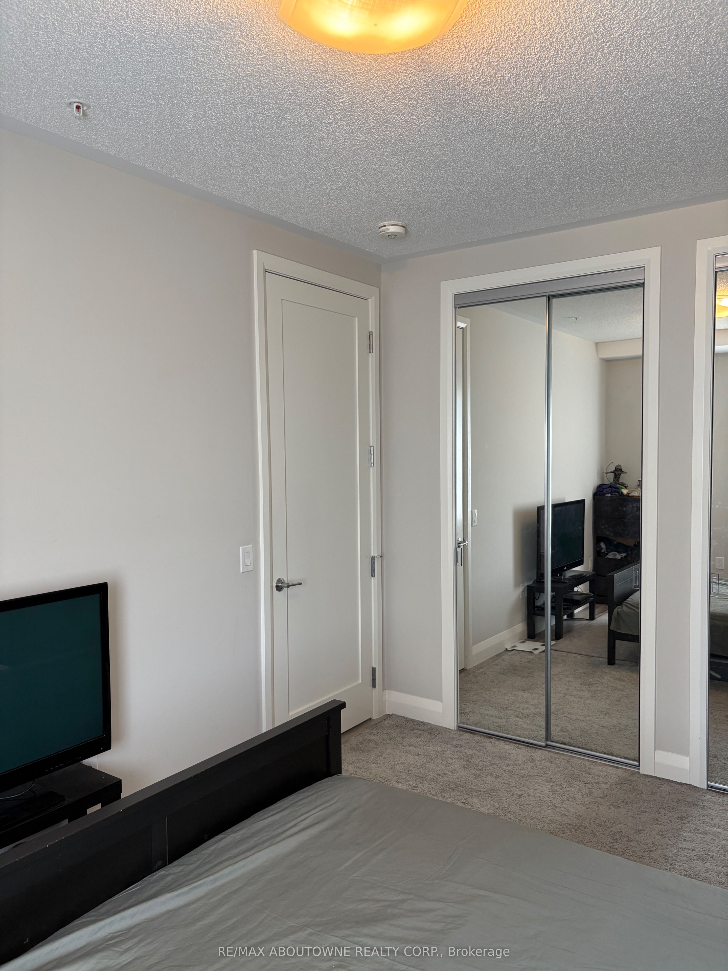 419 – 118 King Street, Hamilton ‣ X12634730 419 – 118 King Street, Hamilton ‣ X12634730