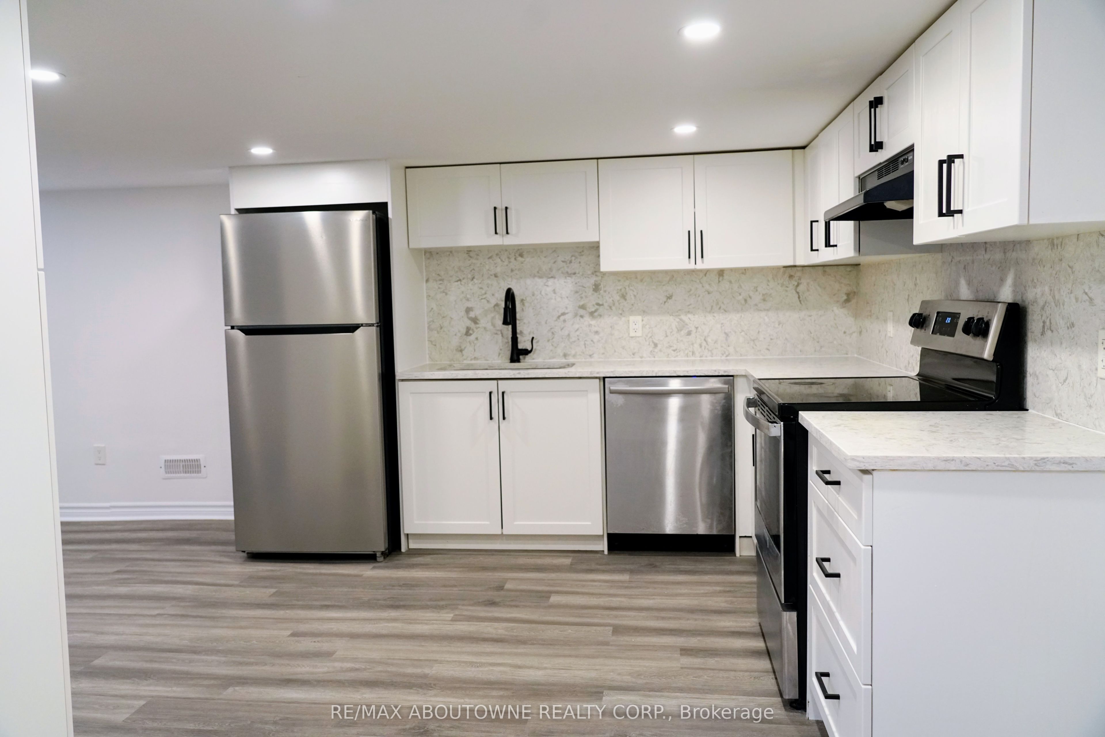 93 East 31st Street, Hamilton ‣ X12710496 93 East 31st Street, Hamilton ‣ X12710496