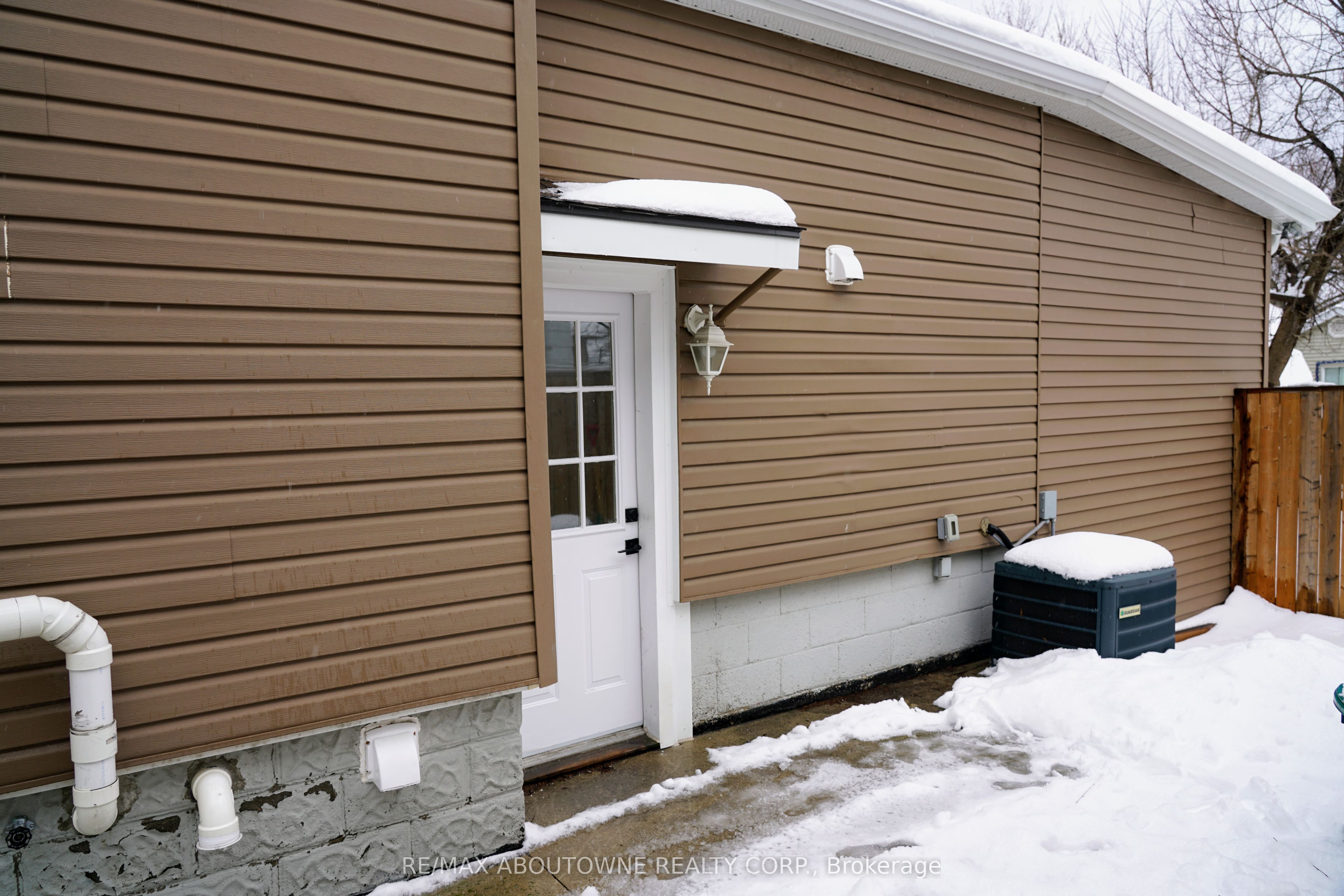 93 East 31st Street, Hamilton ‣ X12710496 93 East 31st Street, Hamilton ‣ X12710496