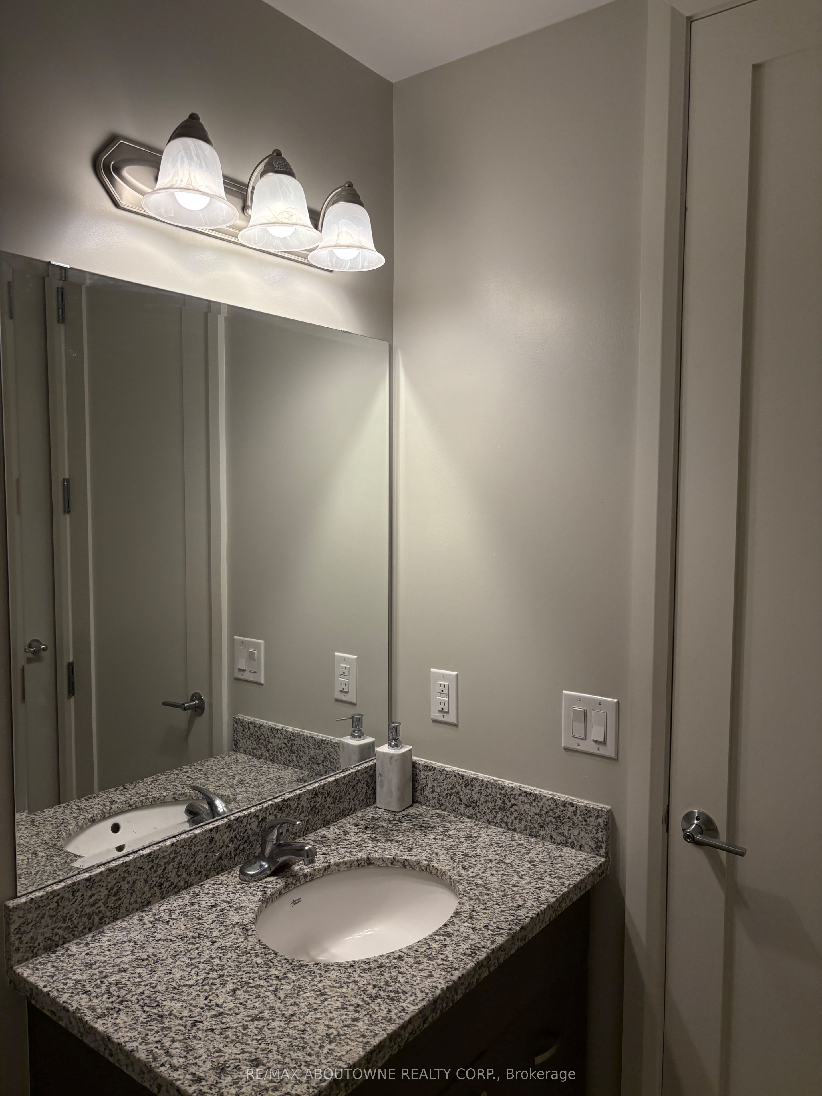 Call LBO – 118 KING Street, Hamilton ‣ X12728472 Call LBO – 118 KING Street, Hamilton ‣ X12728472