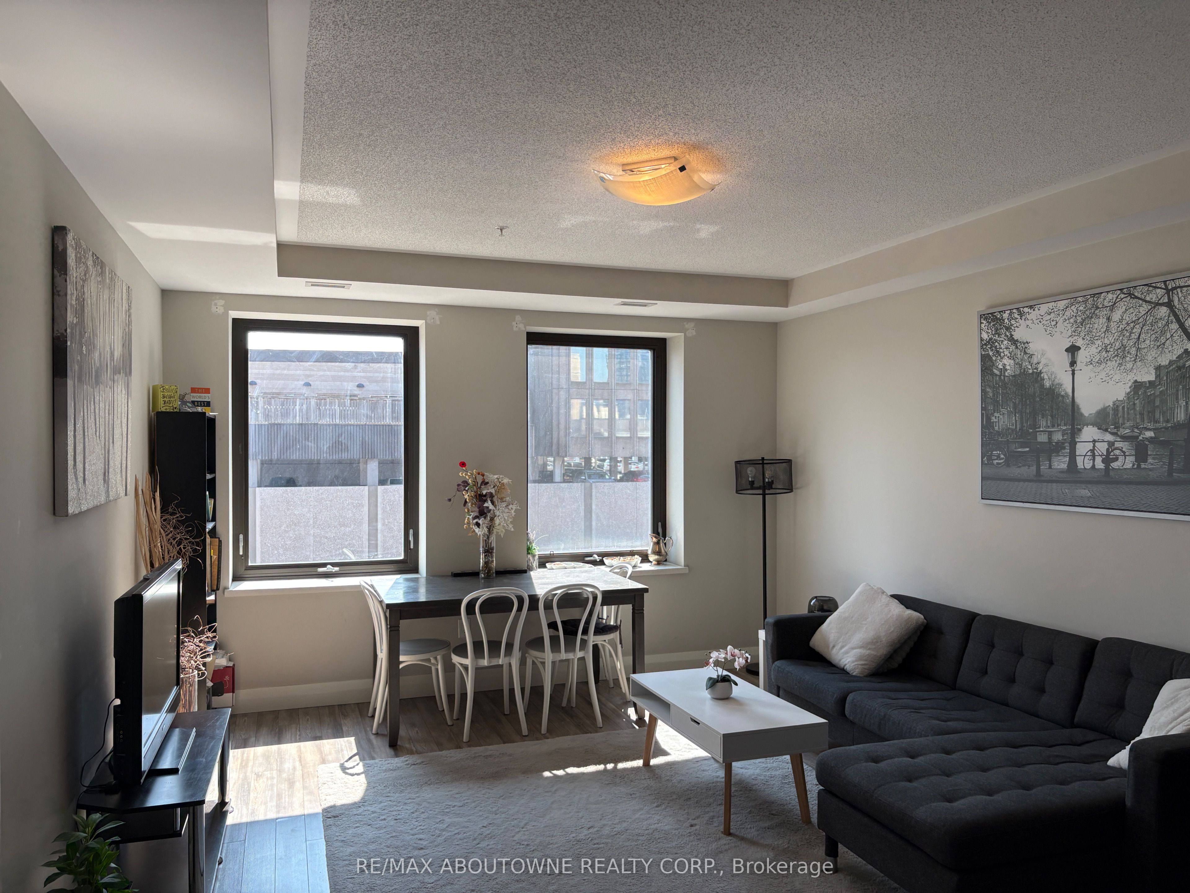 Call LBO – 118 KING Street, Hamilton ‣ X12728472 Call LBO – 118 KING Street, Hamilton ‣ X12728472