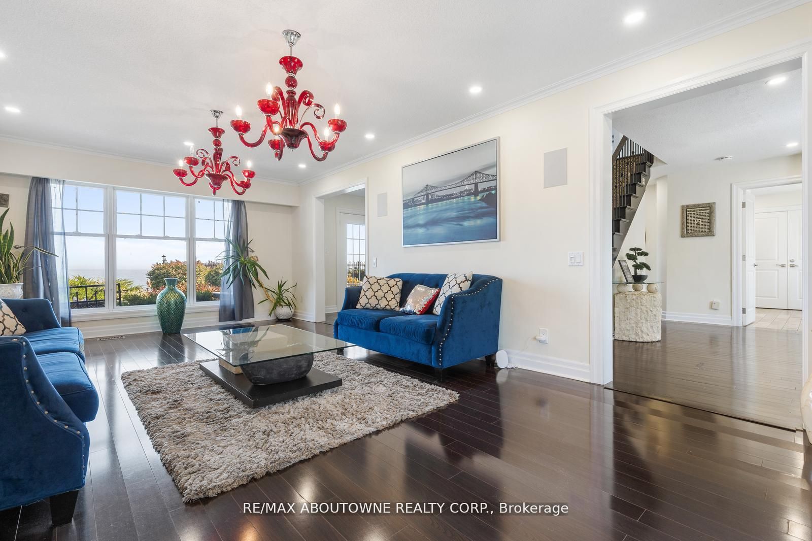 1073 North Service Road, Hamilton ‣ X12810980 1073 North Service Road, Hamilton ‣ X12810980