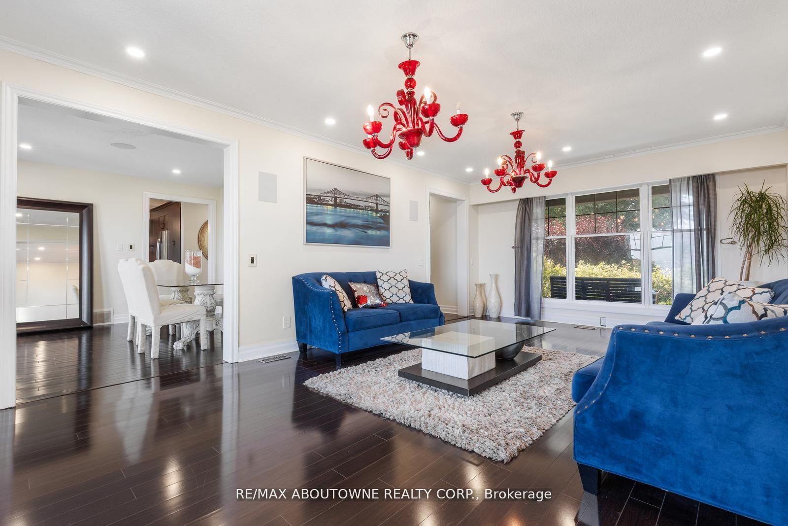 1073 North Service Road, Hamilton ‣ X12810980 1073 North Service Road, Hamilton ‣ X12810980