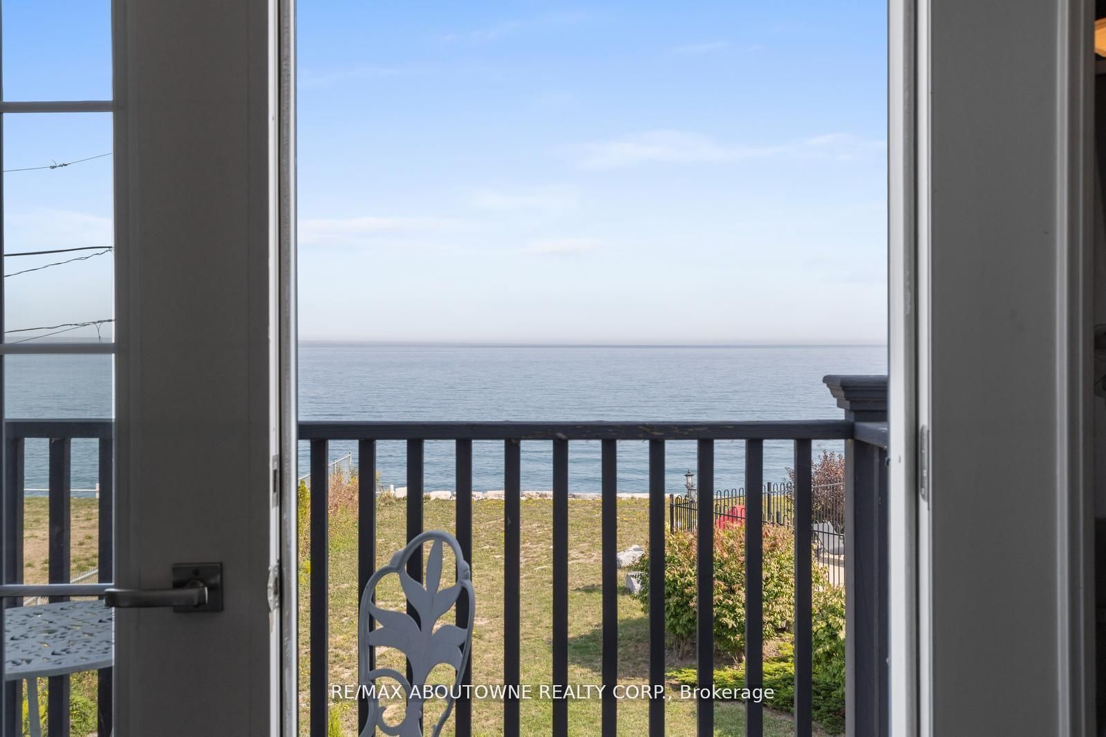 1073 North Service Road, Hamilton ‣ X12810980 1073 North Service Road, Hamilton ‣ X12810980