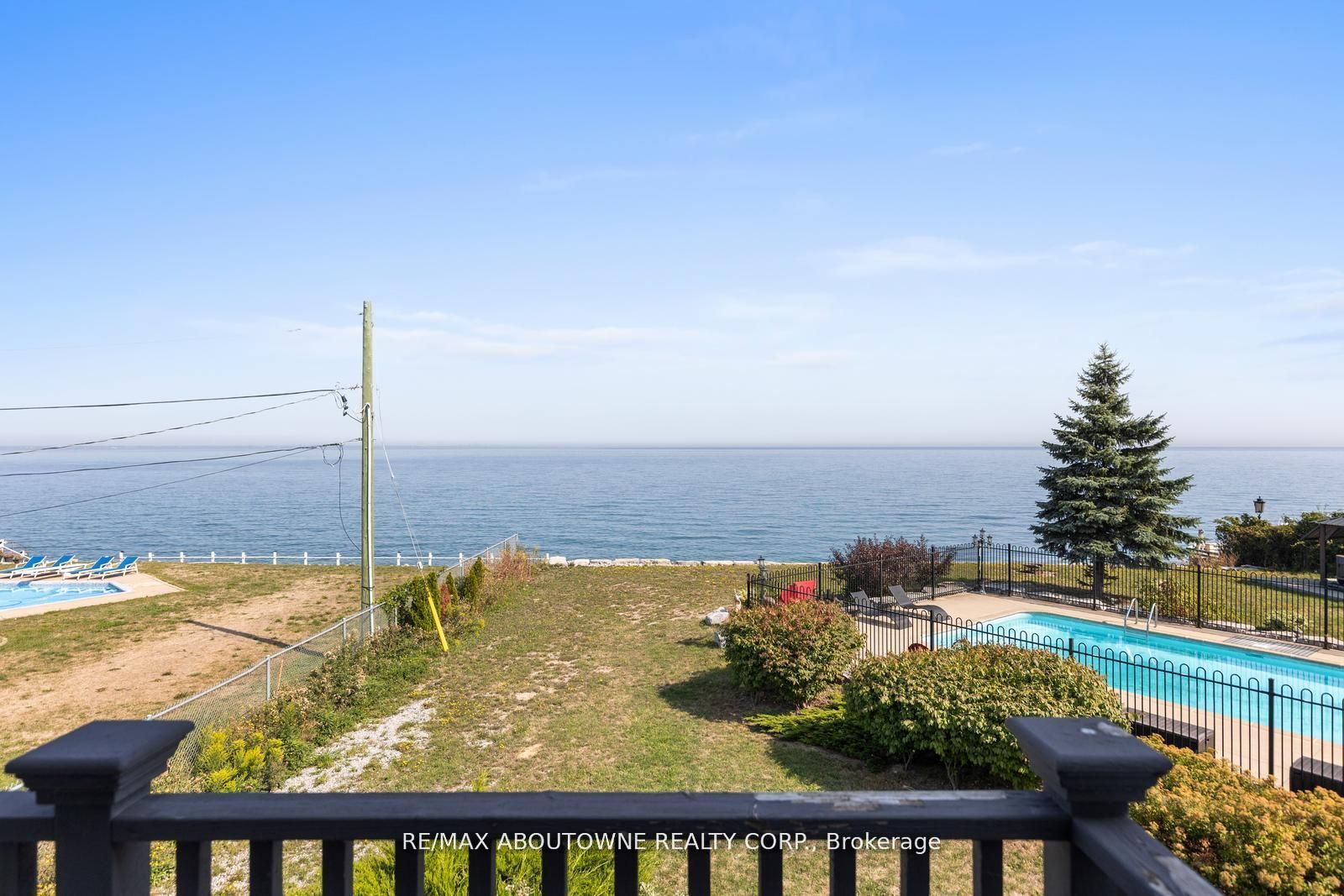 1073 North Service Road, Hamilton ‣ X12810980 1073 North Service Road, Hamilton ‣ X12810980