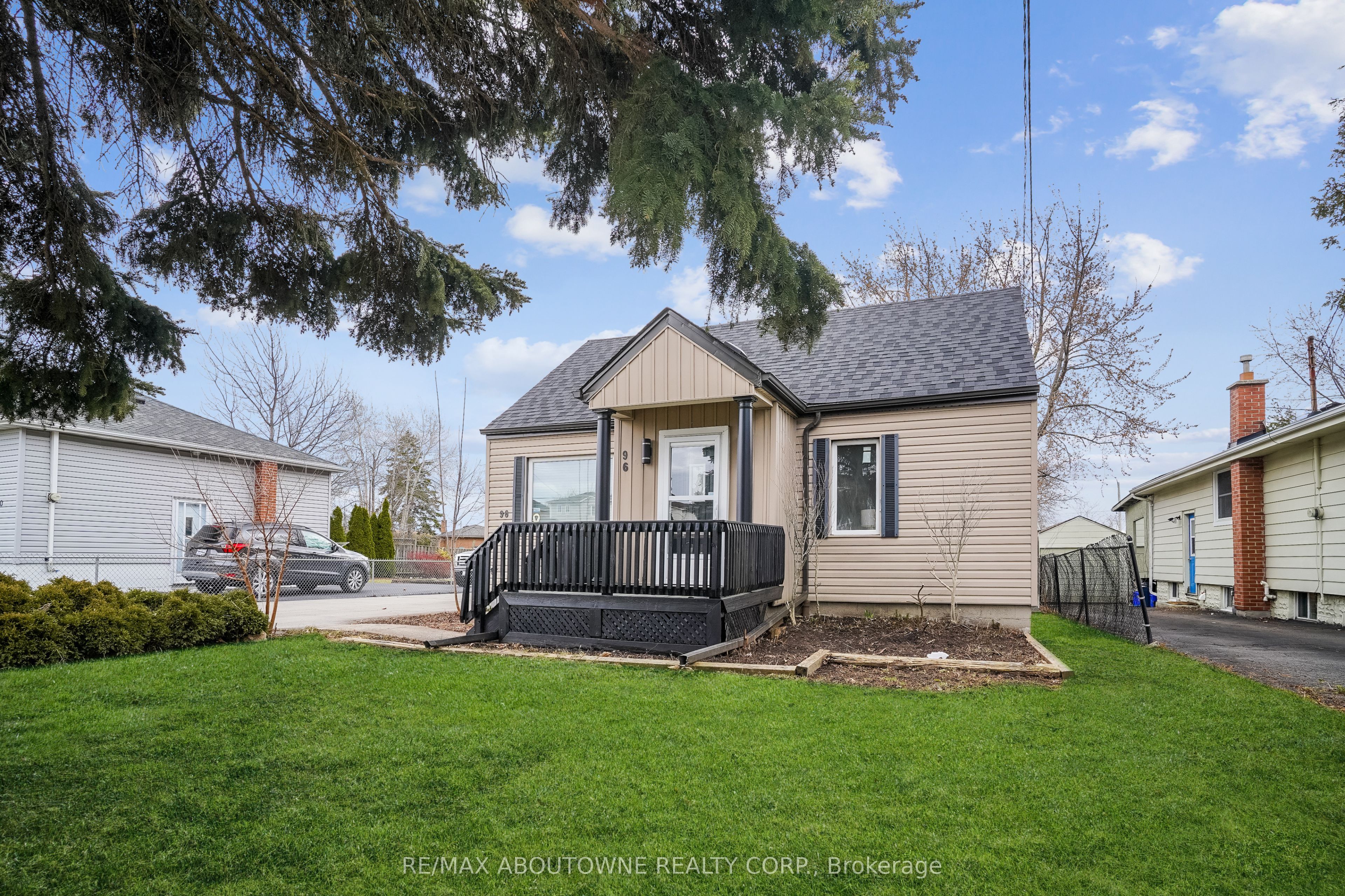 96 Mohawk Road, Hamilton