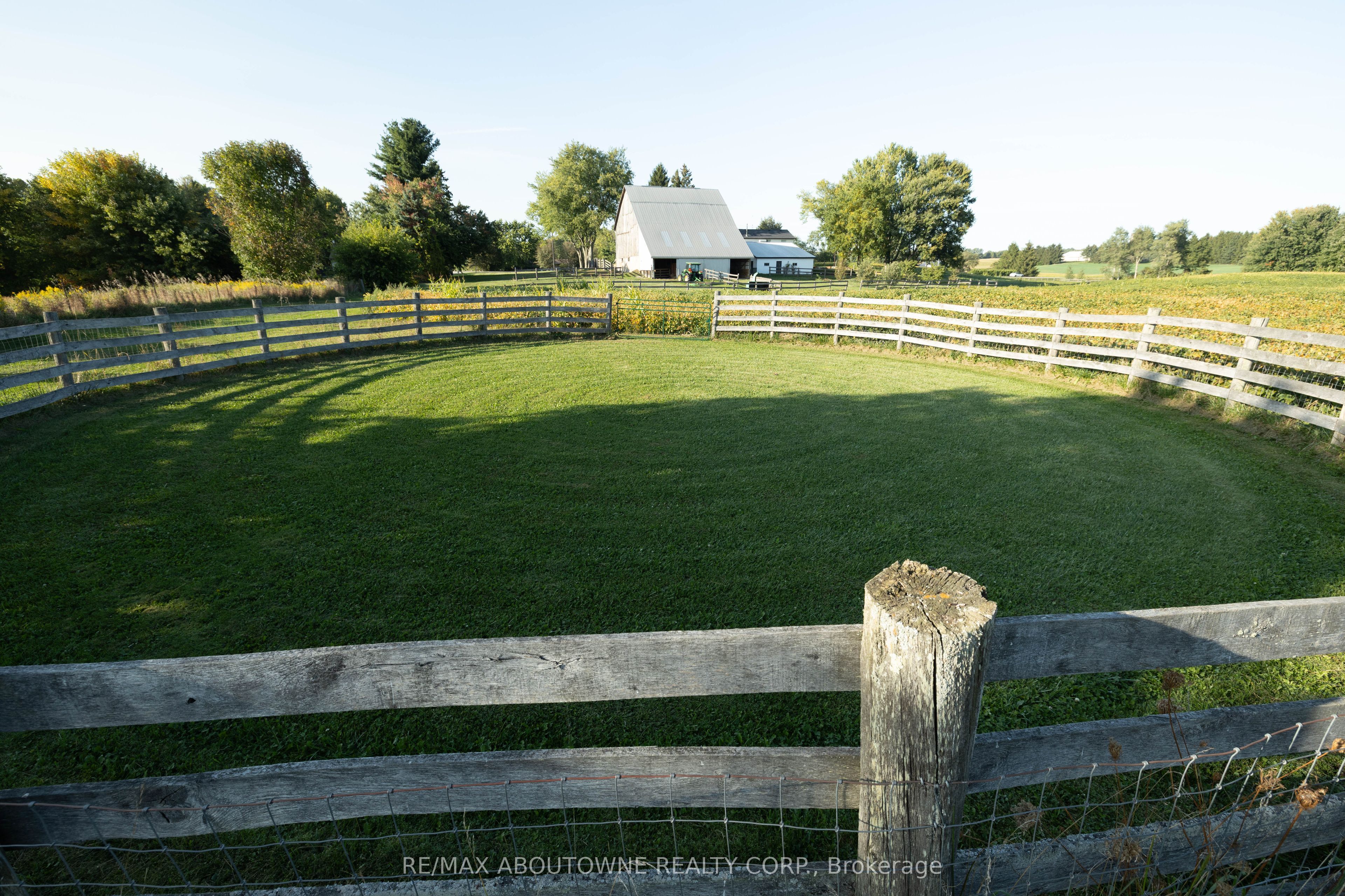 3276 Governors Road, Hamilton ‣ X13524234 3276 Governors Road, Hamilton ‣ X13524234