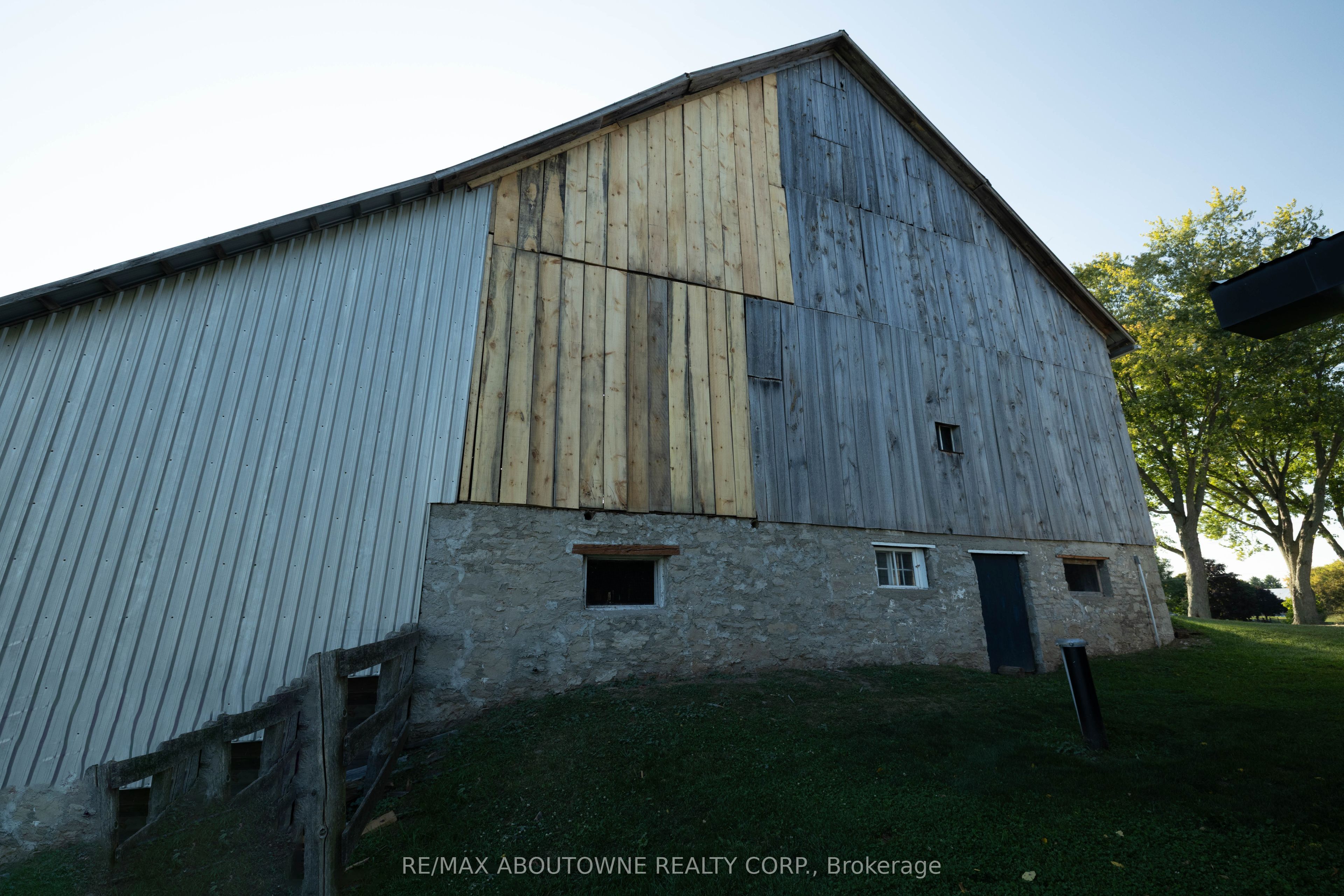 3276 Governors Road, Hamilton ‣ X13524234 3276 Governors Road, Hamilton ‣ X13524234