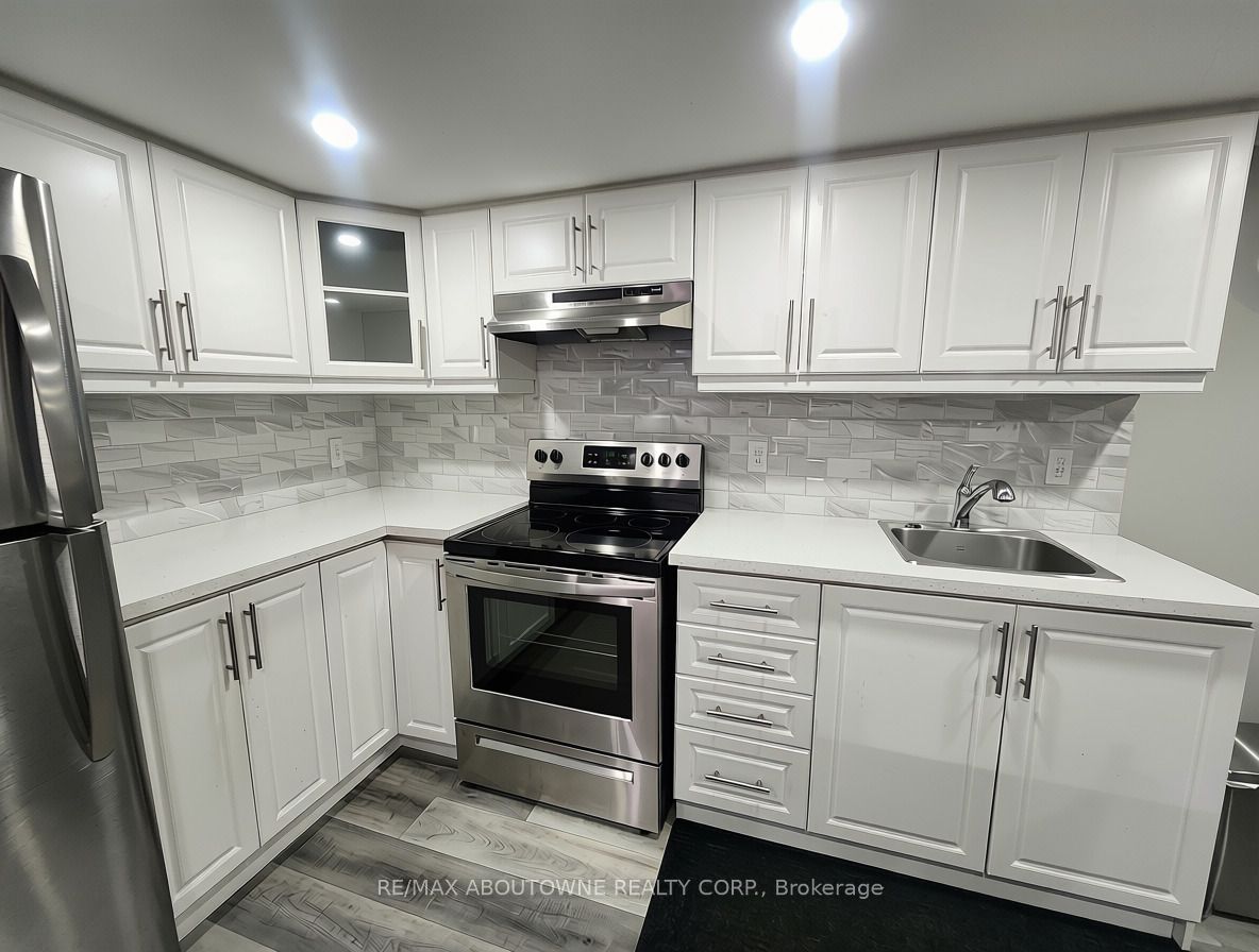 281 East 34th Street, Hamilton ‣ X13575860 281 East 34th Street, Hamilton ‣ X13575860