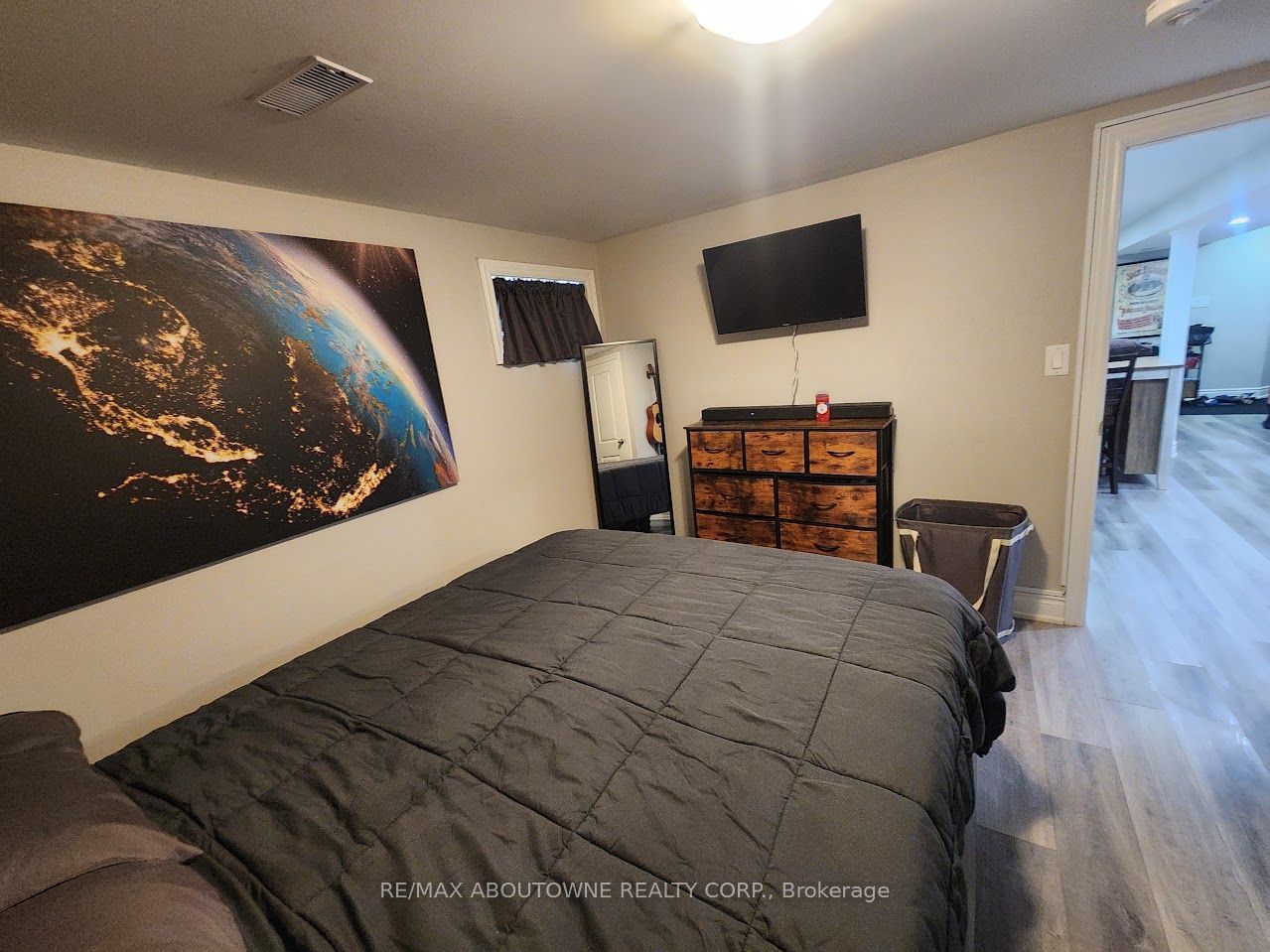 281 East 34th Street, Hamilton ‣ X13575860 281 East 34th Street, Hamilton ‣ X13575860