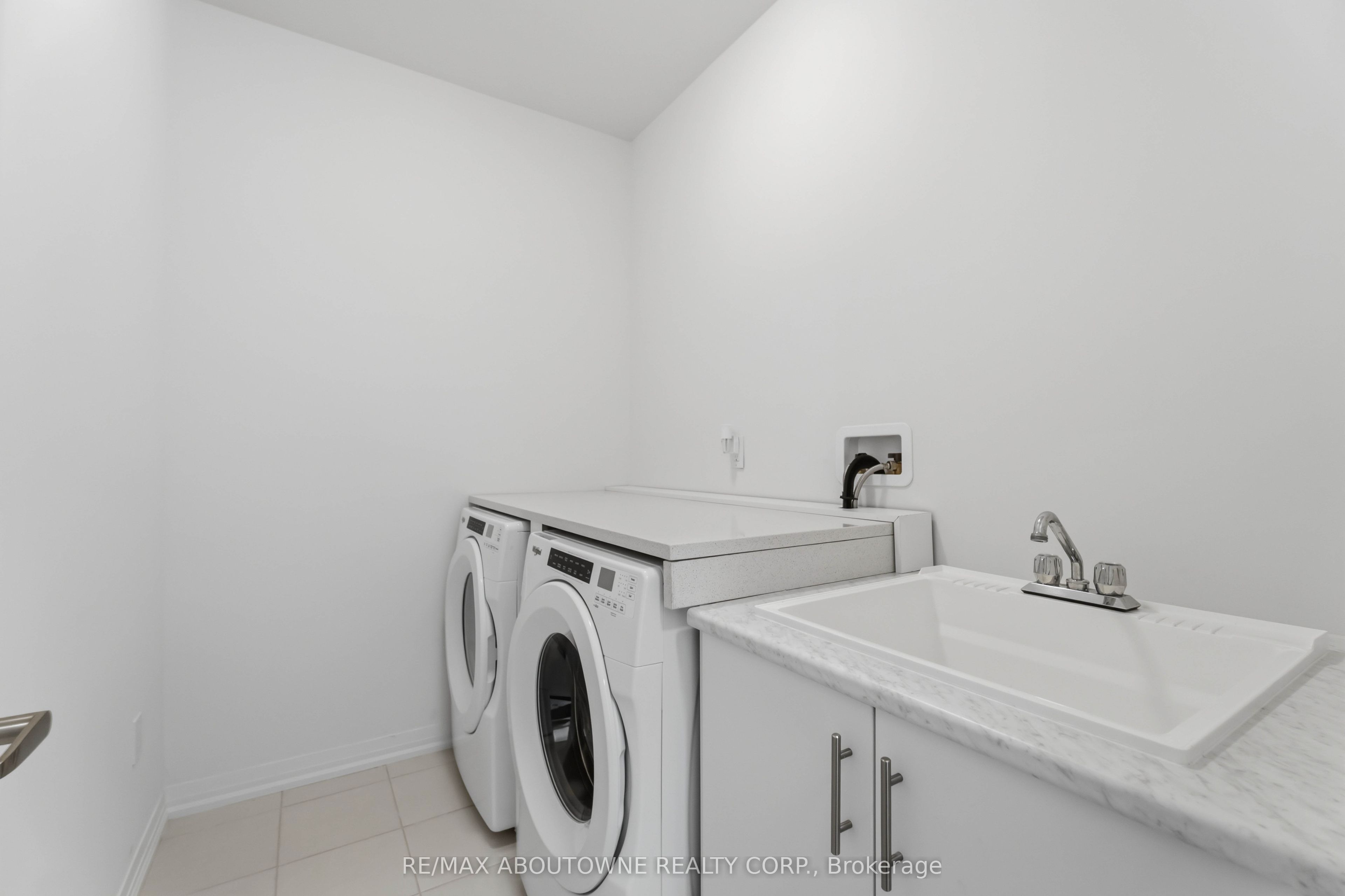 170 Spitfire Drive, Hamilton ‣ X13616126 170 Spitfire Drive, Hamilton ‣ X13616126