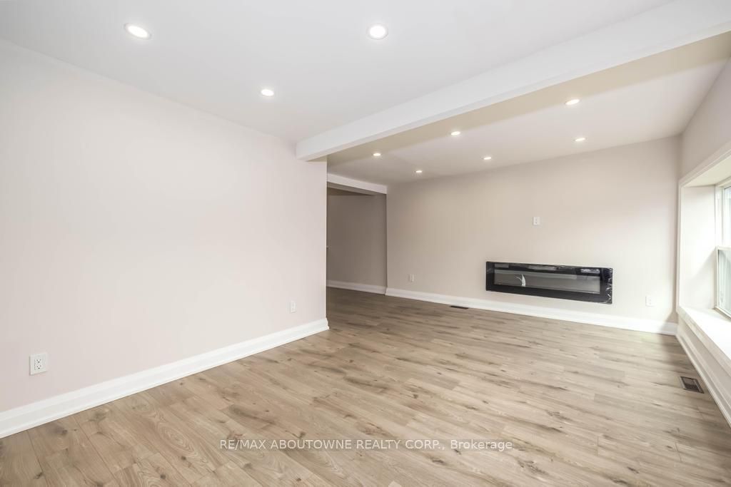 131 WEST Avenue, Hamilton ‣ X13725808 131 WEST Avenue, Hamilton ‣ X13725808