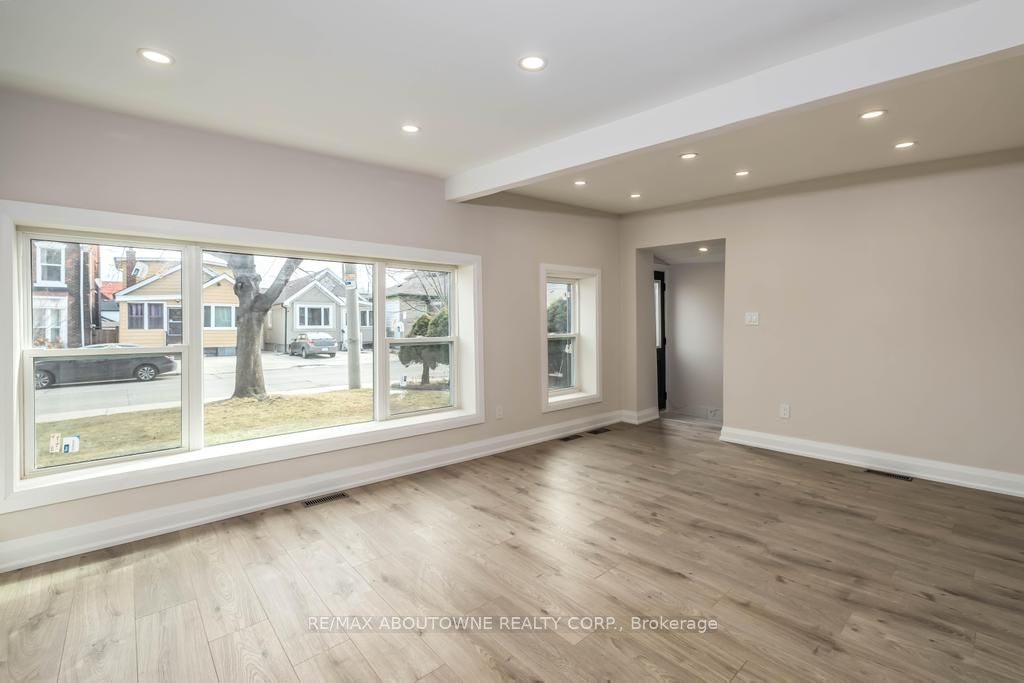 131 WEST Avenue, Hamilton ‣ X13725808 131 WEST Avenue, Hamilton ‣ X13725808