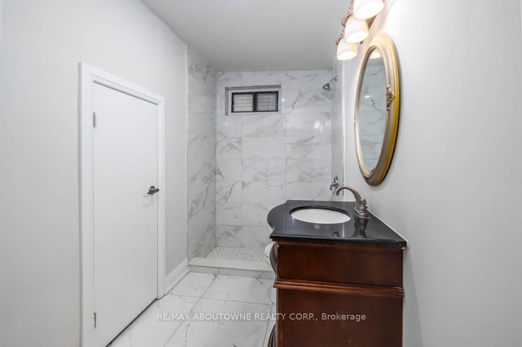 131 WEST Avenue, Hamilton ‣ X13725808 131 WEST Avenue, Hamilton ‣ X13725808