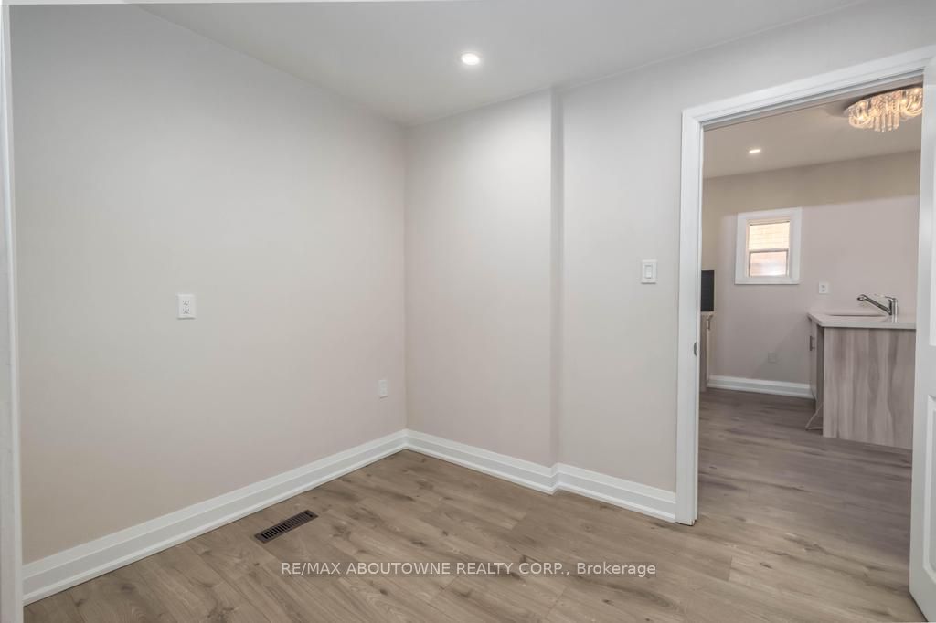 131 WEST Avenue, Hamilton ‣ X13725808 131 WEST Avenue, Hamilton ‣ X13725808
