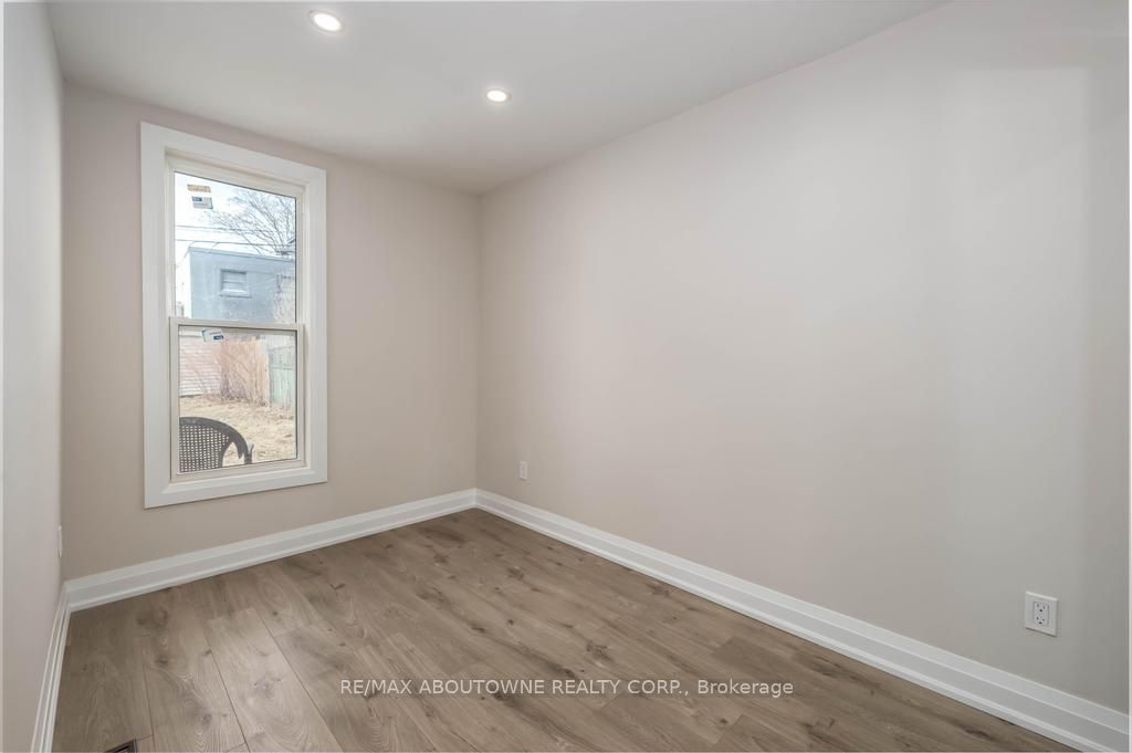 131 WEST Avenue, Hamilton ‣ X13725808 131 WEST Avenue, Hamilton ‣ X13725808