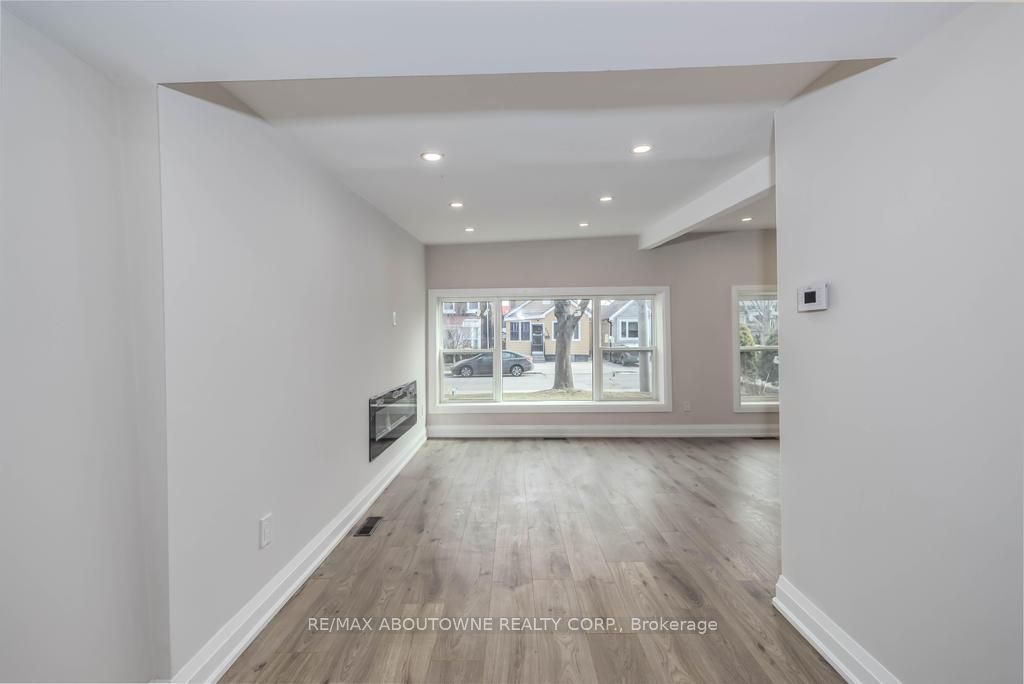 131 WEST Avenue, Hamilton ‣ X13725808 131 WEST Avenue, Hamilton ‣ X13725808