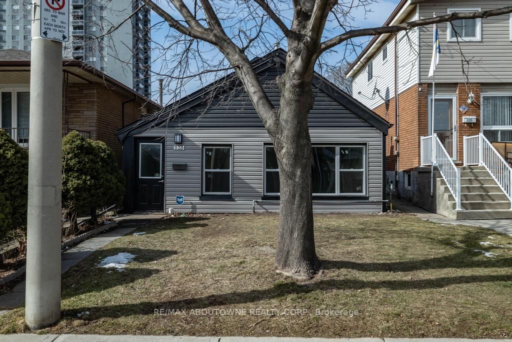131 WEST Avenue, Hamilton ‣ X13725808 131 WEST Avenue, Hamilton ‣ X13725808