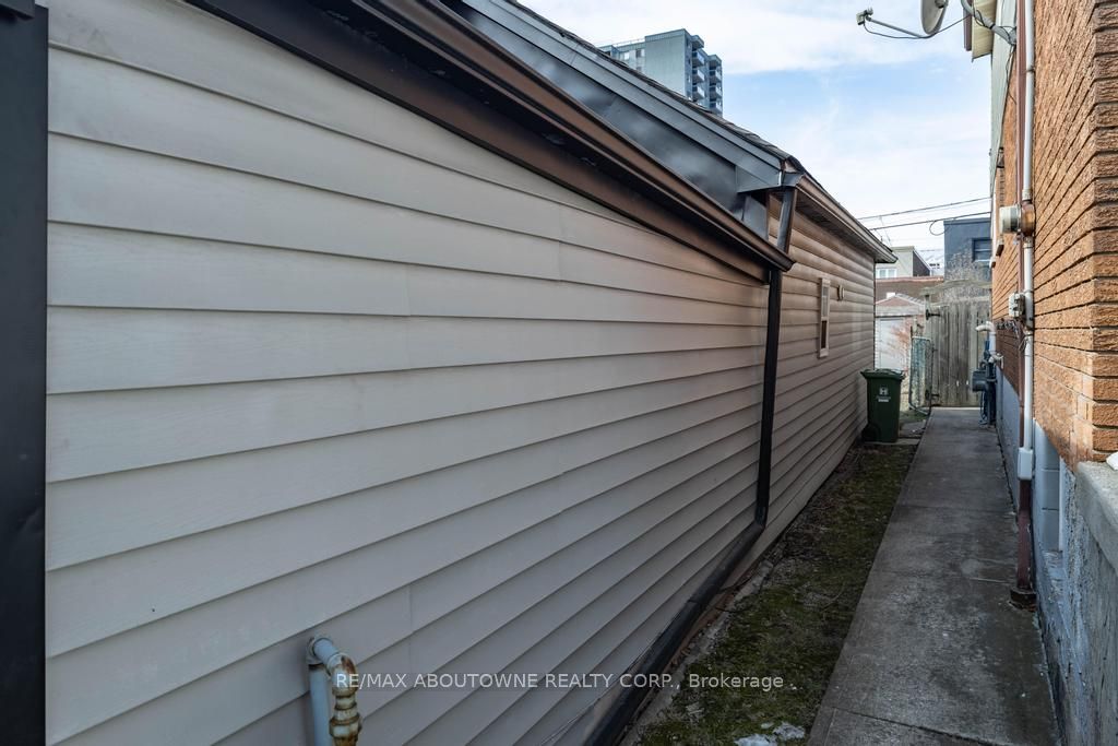 131 WEST Avenue, Hamilton ‣ X13725808 131 WEST Avenue, Hamilton ‣ X13725808