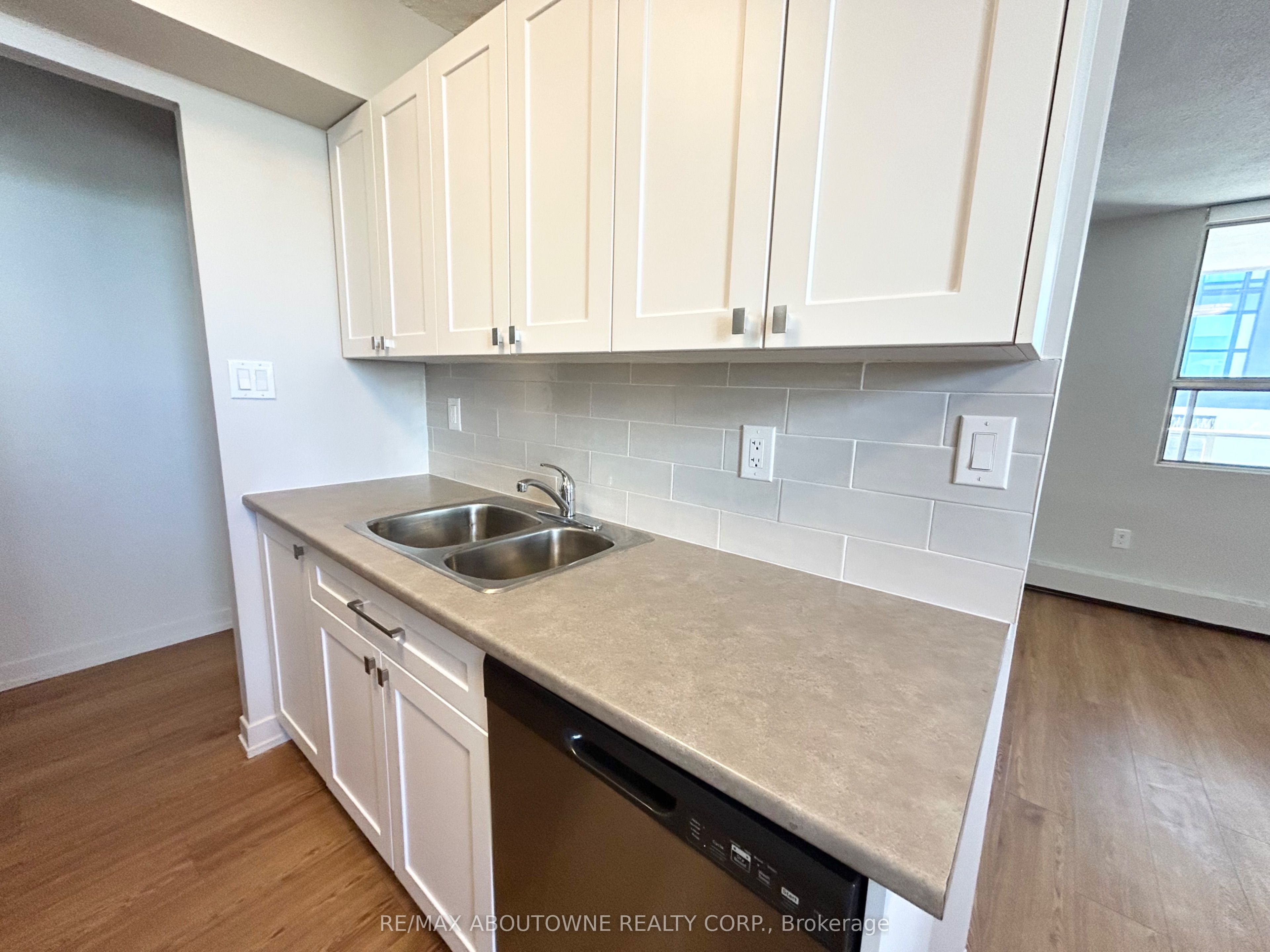 02 – 111 Market Street, Hamilton ‣ X13786412 02 – 111 Market Street, Hamilton ‣ X13786412