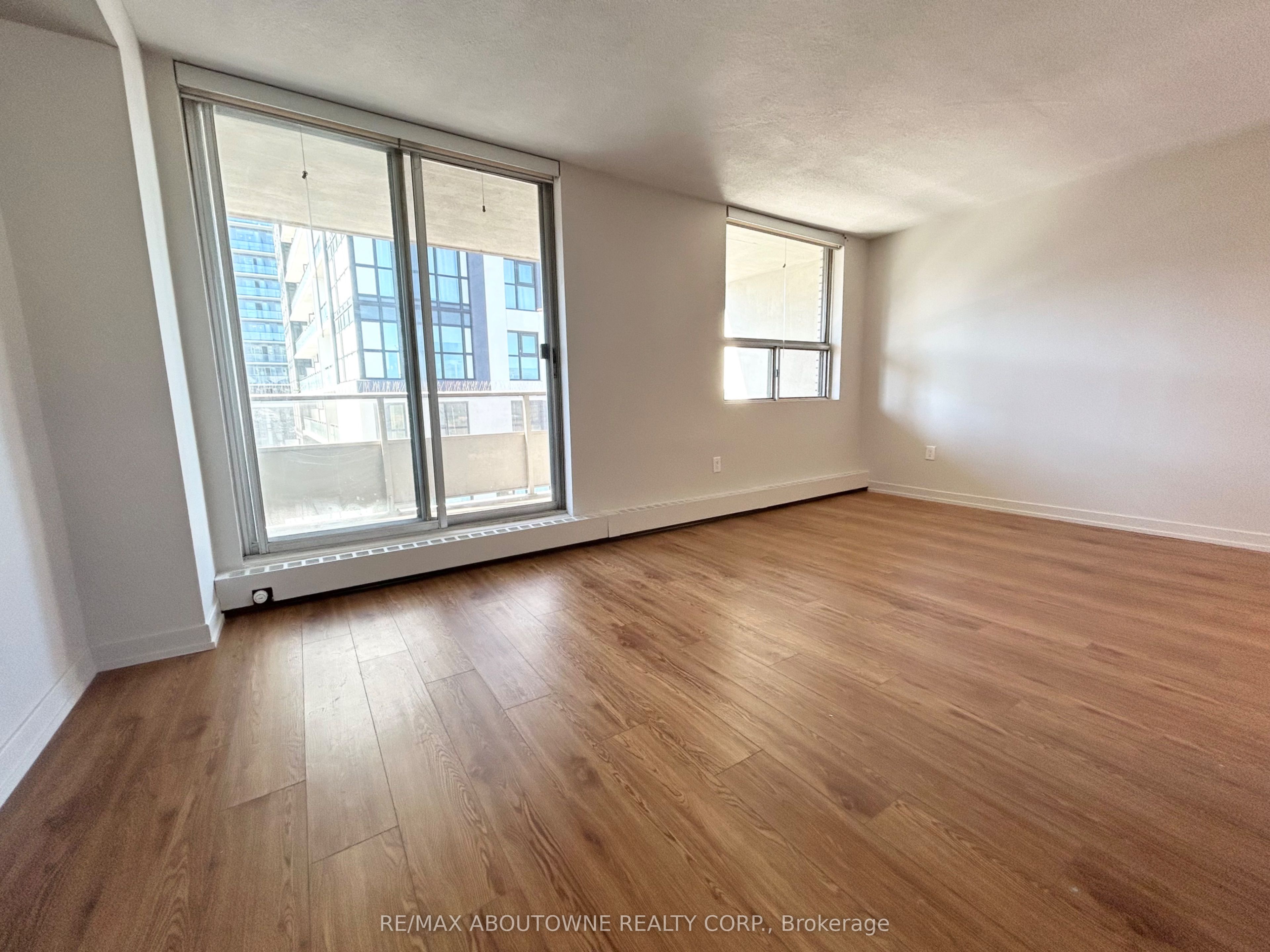 02 – 111 Market Street, Hamilton ‣ X13786412 02 – 111 Market Street, Hamilton ‣ X13786412
