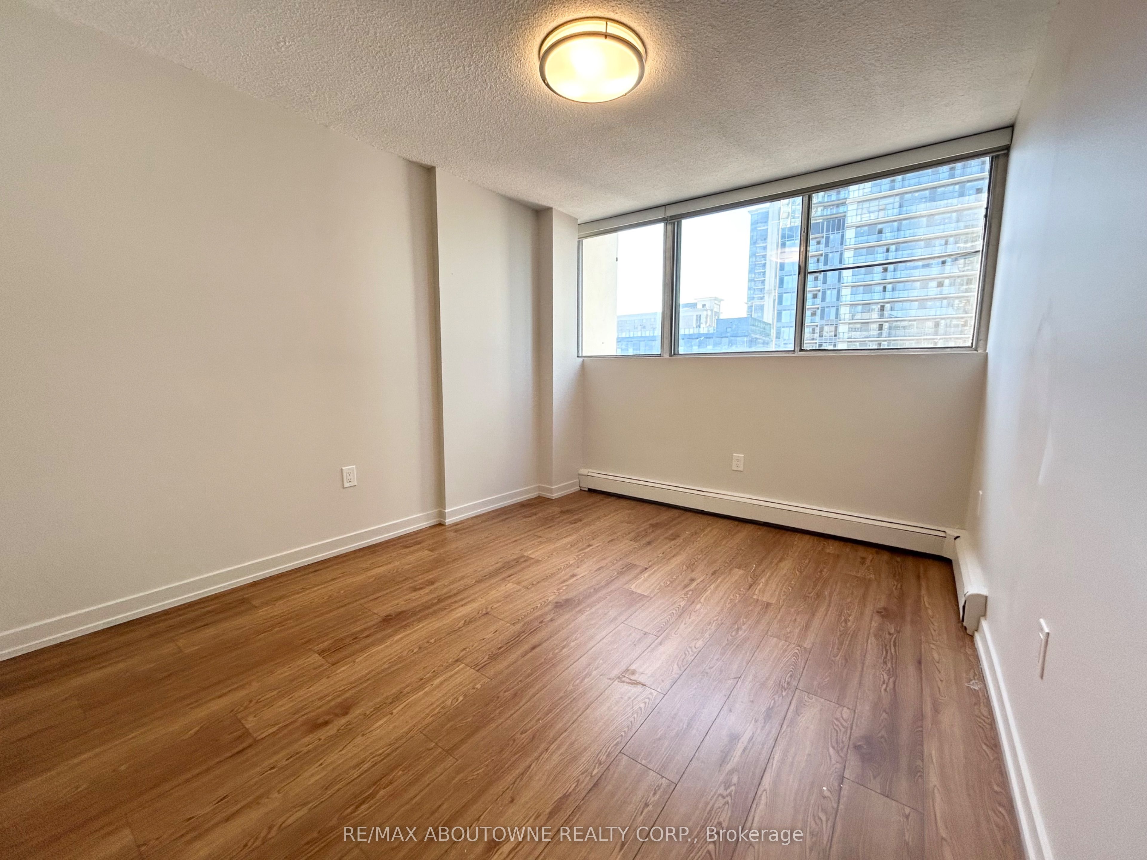 02 – 111 Market Street, Hamilton ‣ X13786412 02 – 111 Market Street, Hamilton ‣ X13786412