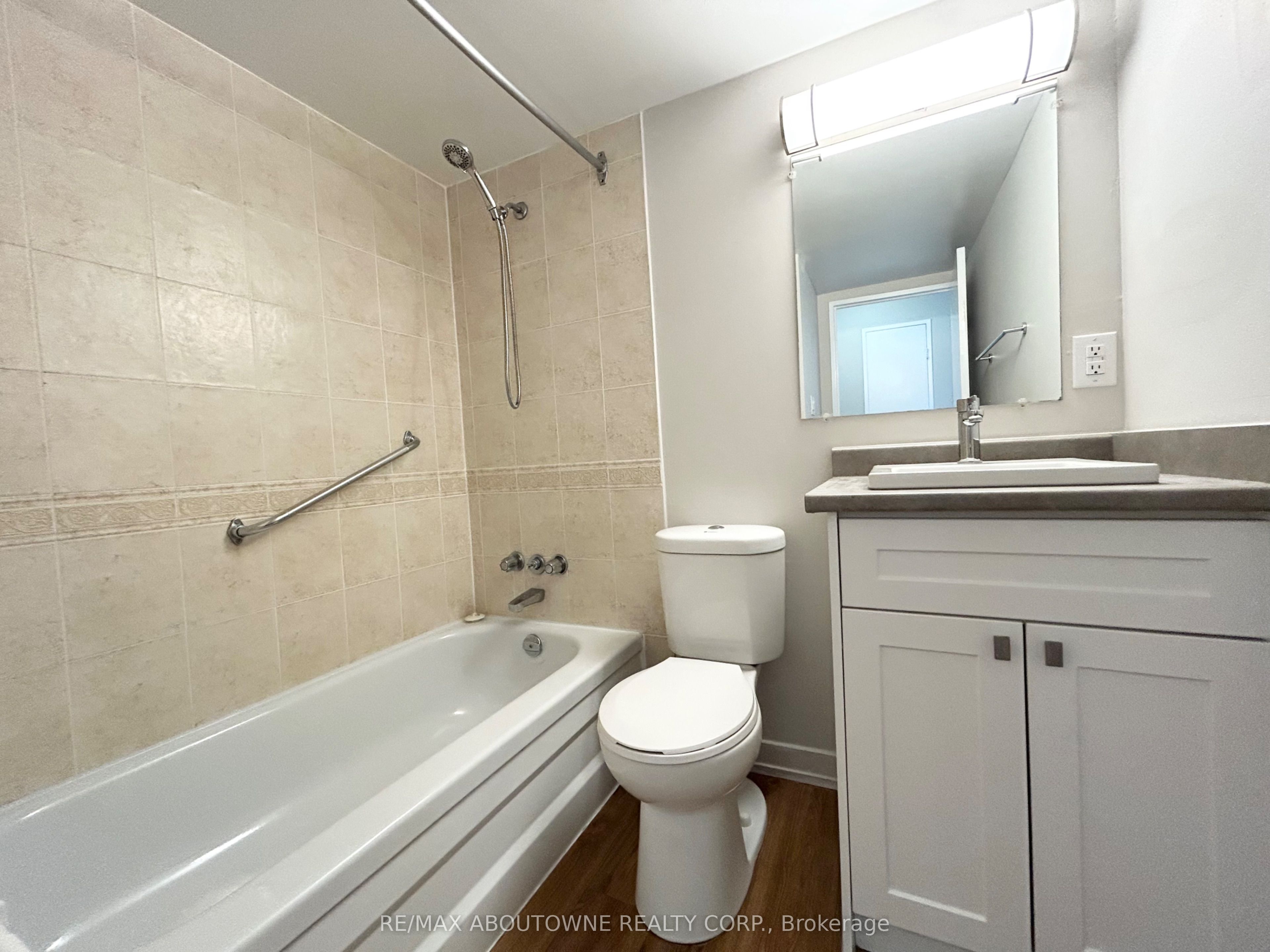 02 – 111 Market Street, Hamilton ‣ X13786412 02 – 111 Market Street, Hamilton ‣ X13786412