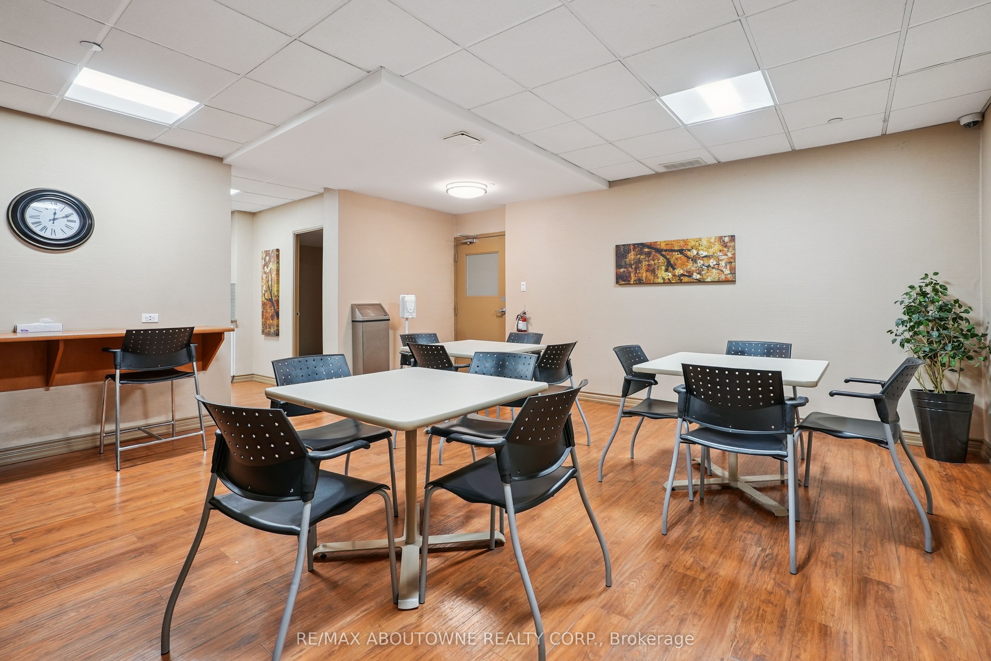 02 – 111 Market Street, Hamilton ‣ X13786412 02 – 111 Market Street, Hamilton ‣ X13786412