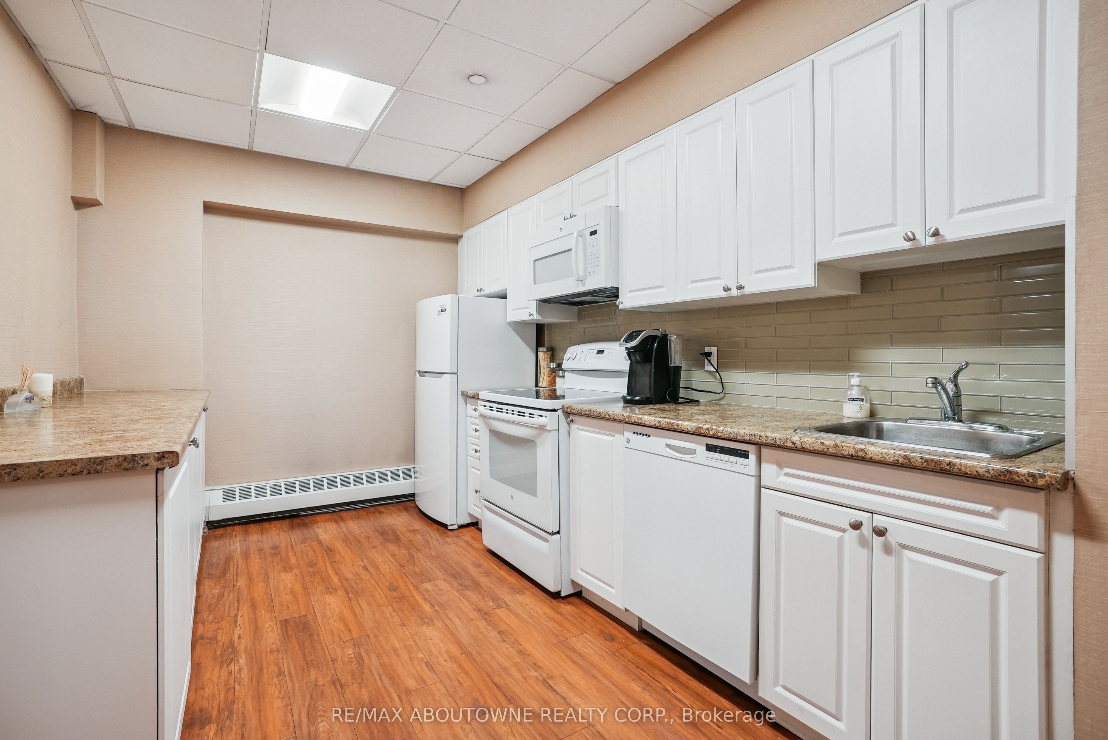 02 – 111 Market Street, Hamilton ‣ X13786412 02 – 111 Market Street, Hamilton ‣ X13786412