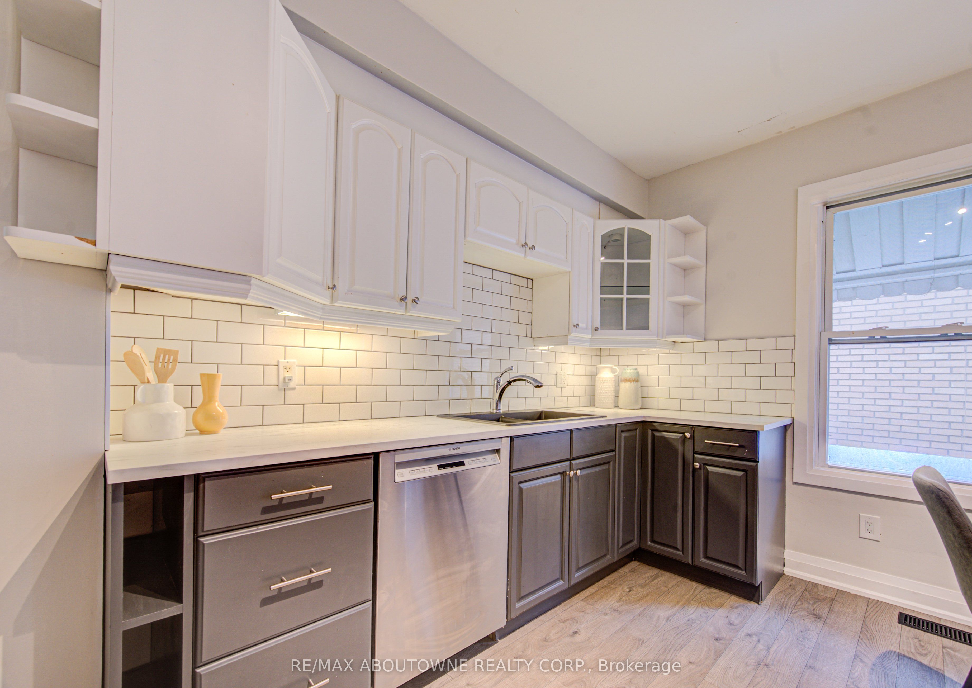 227 East 23rd Street, Hamilton ‣ X13819610 227 East 23rd Street, Hamilton ‣ X13819610