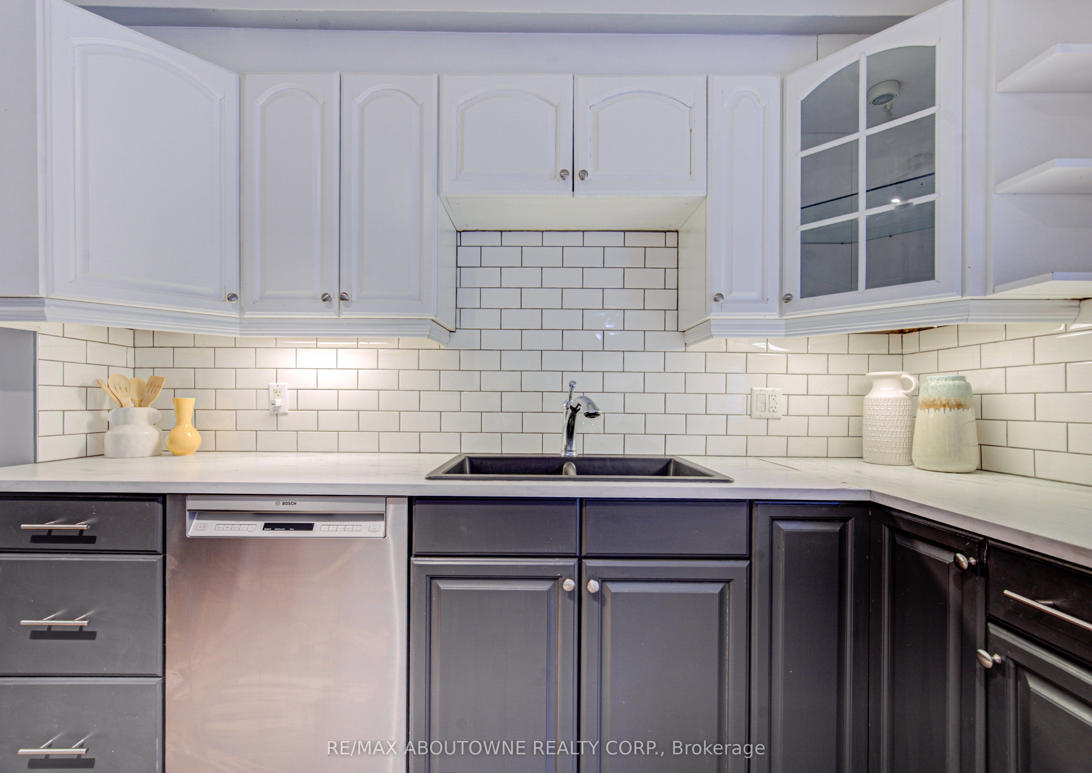 227 East 23rd Street, Hamilton ‣ X13819610 227 East 23rd Street, Hamilton ‣ X13819610