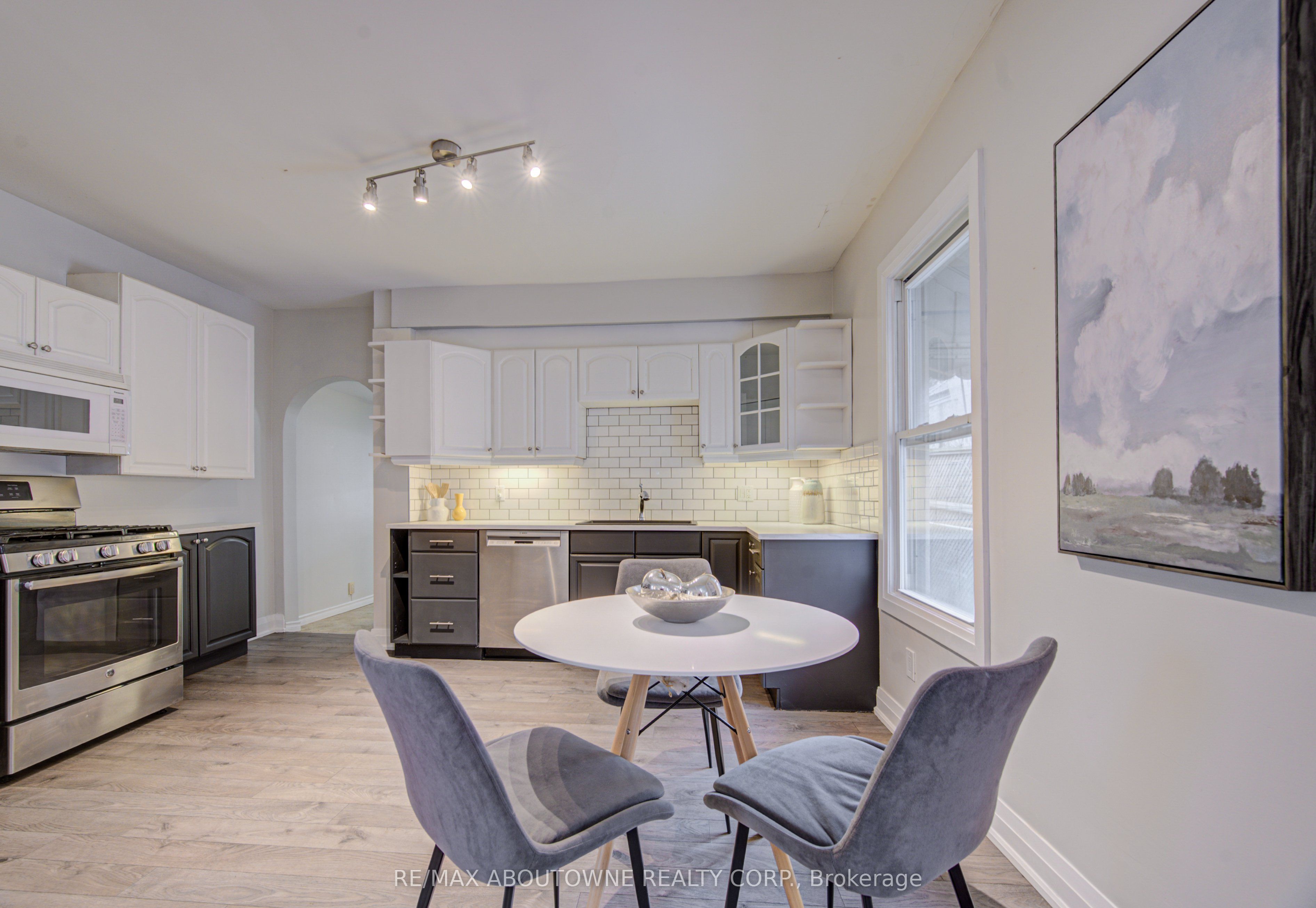 227 East 23rd Street, Hamilton ‣ X13819610 227 East 23rd Street, Hamilton ‣ X13819610