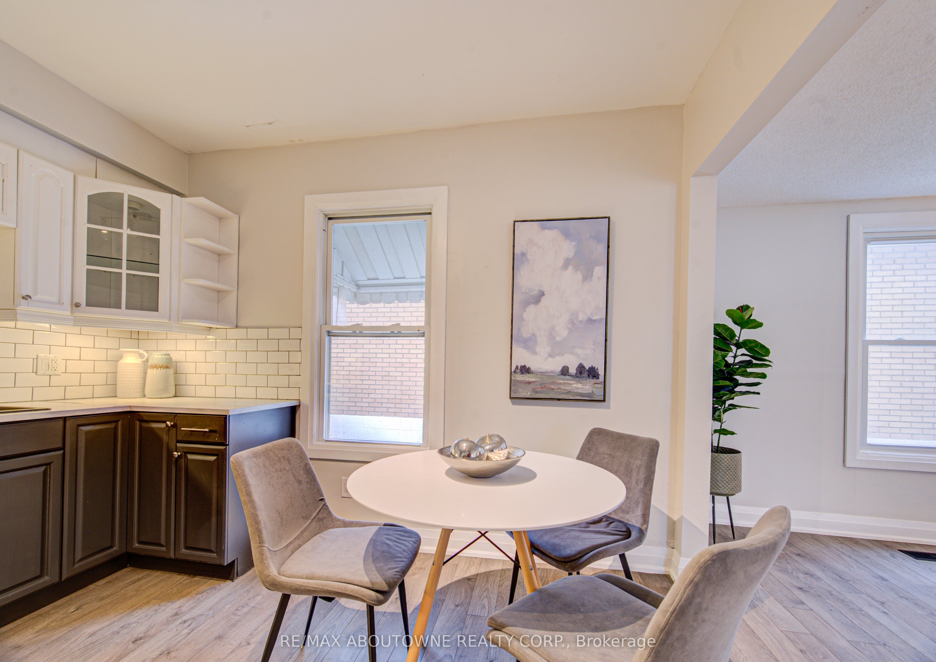 227 East 23rd Street, Hamilton ‣ X13819610 227 East 23rd Street, Hamilton ‣ X13819610