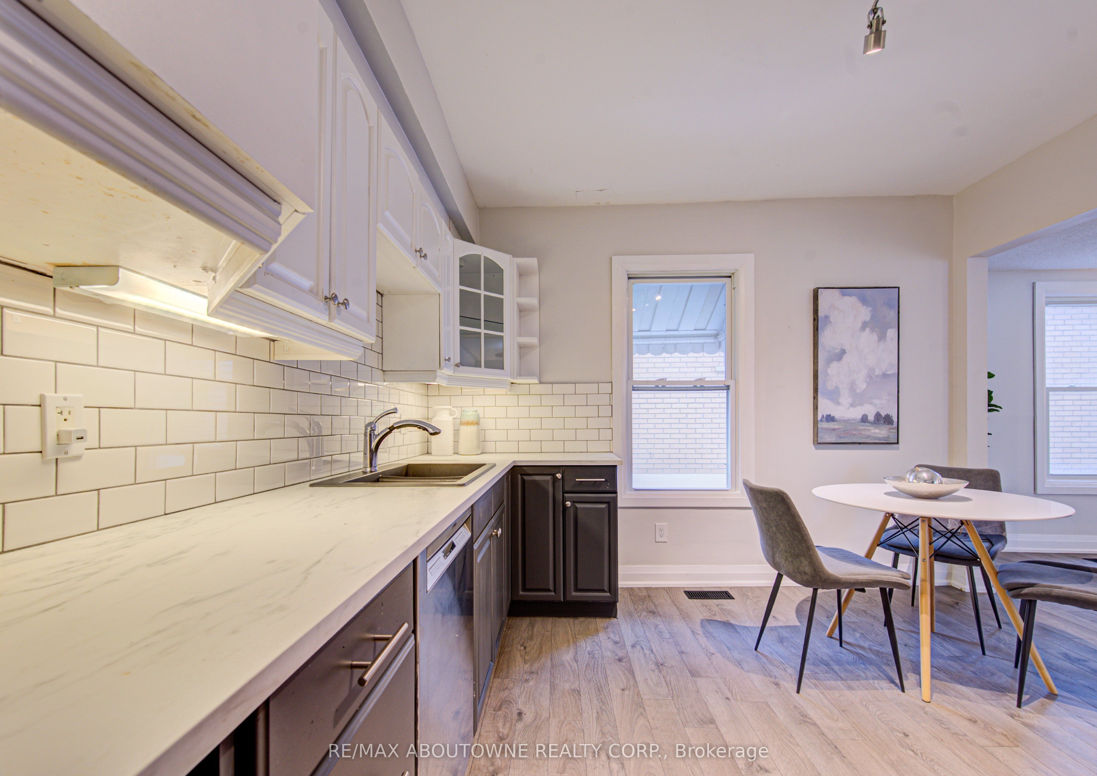 227 East 23rd Street, Hamilton ‣ X13819610 227 East 23rd Street, Hamilton ‣ X13819610