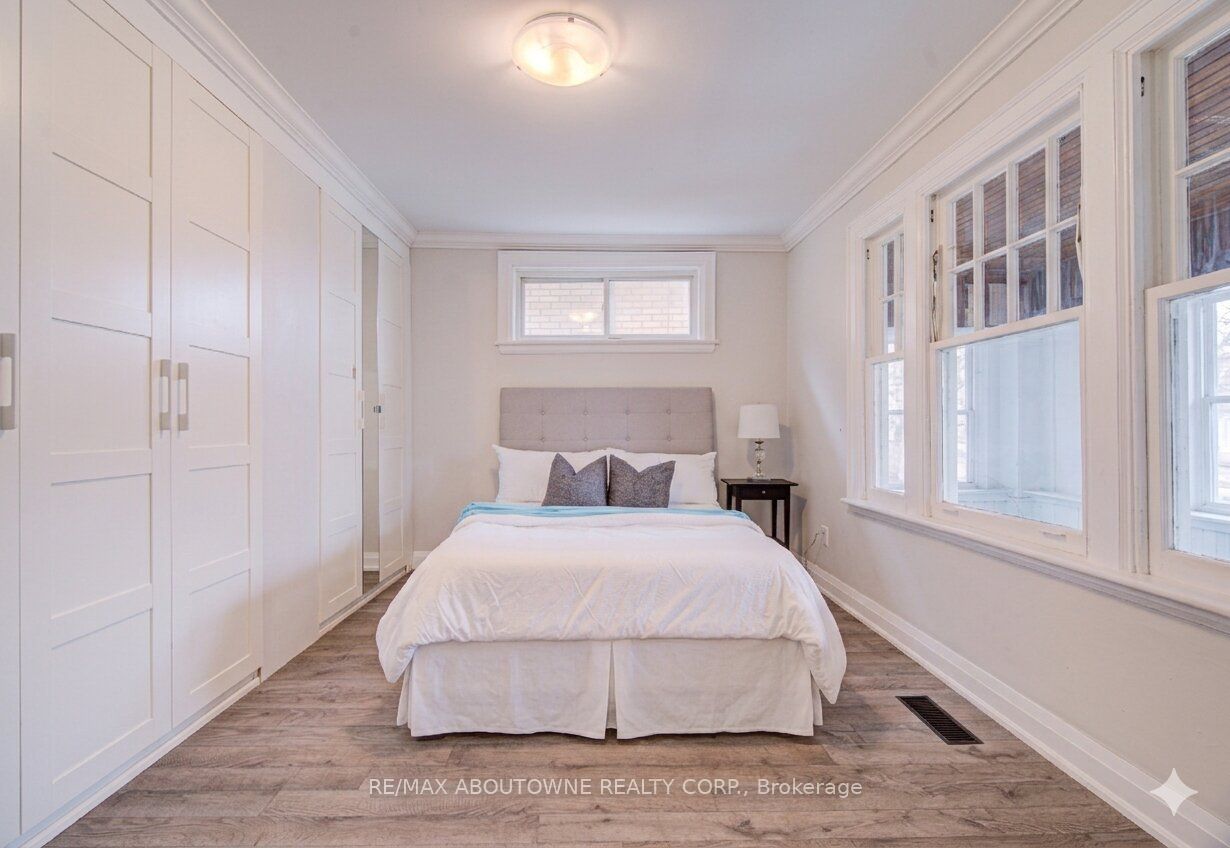 227 East 23rd Street, Hamilton ‣ X13819610 227 East 23rd Street, Hamilton ‣ X13819610
