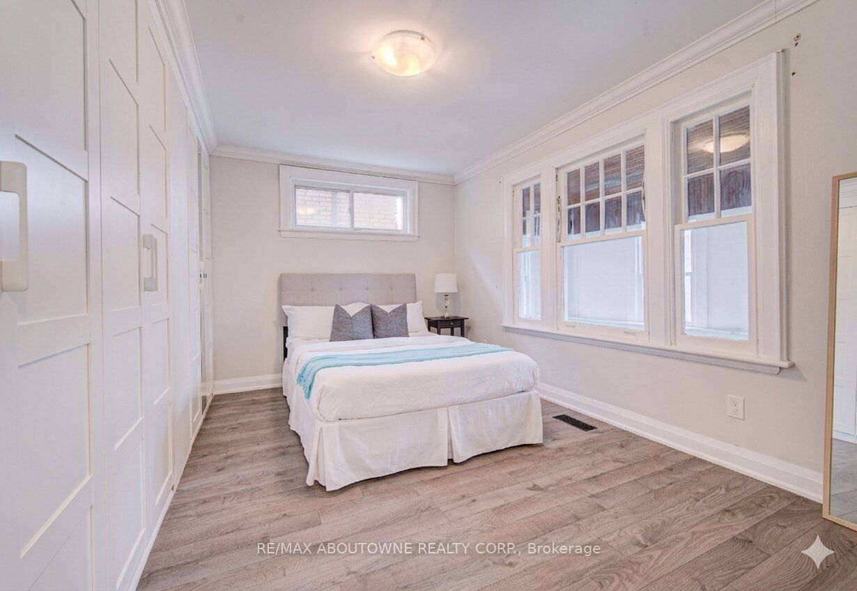 227 East 23rd Street, Hamilton ‣ X13819610 227 East 23rd Street, Hamilton ‣ X13819610