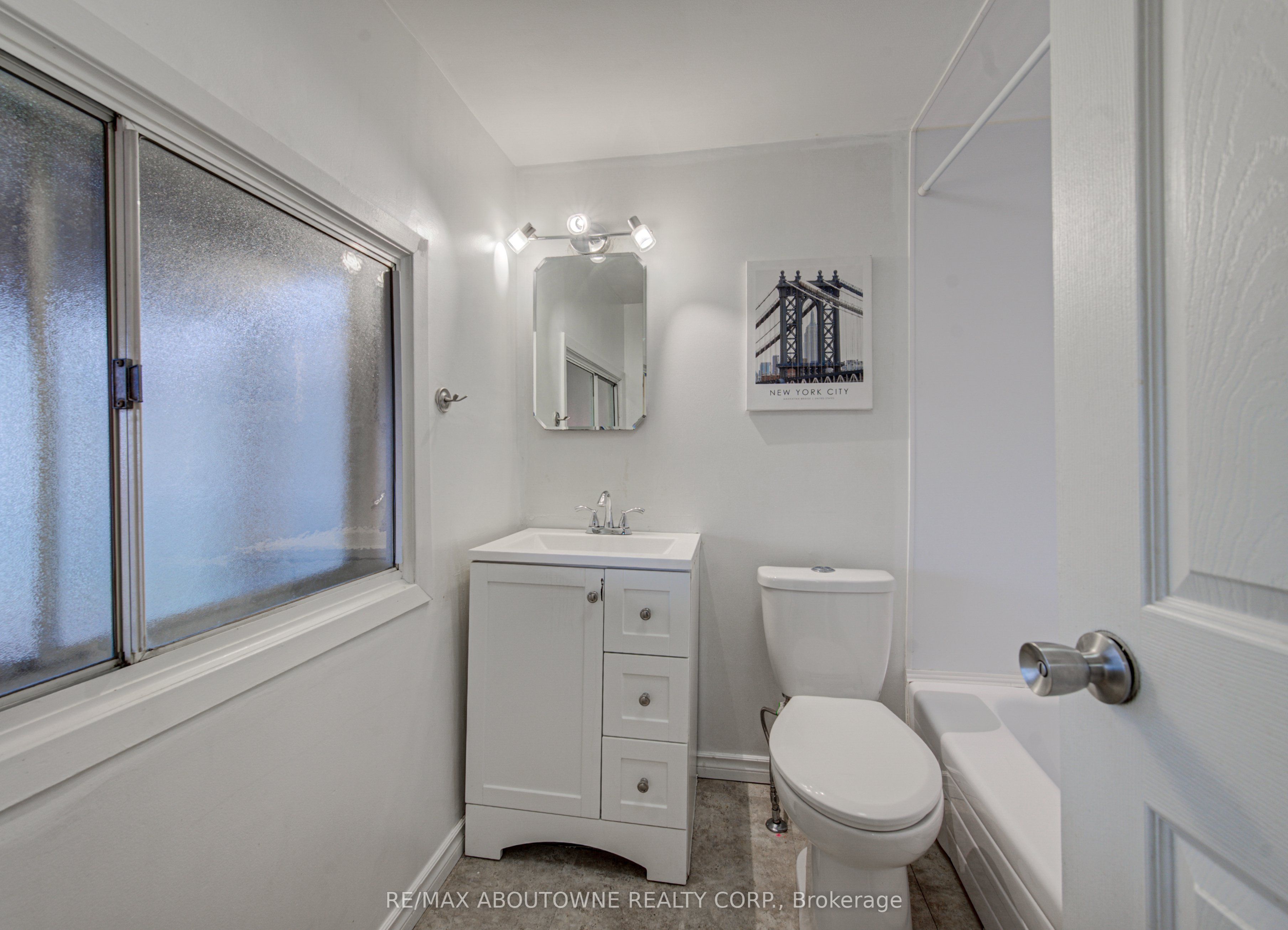 227 East 23rd Street, Hamilton ‣ X13819610 227 East 23rd Street, Hamilton ‣ X13819610