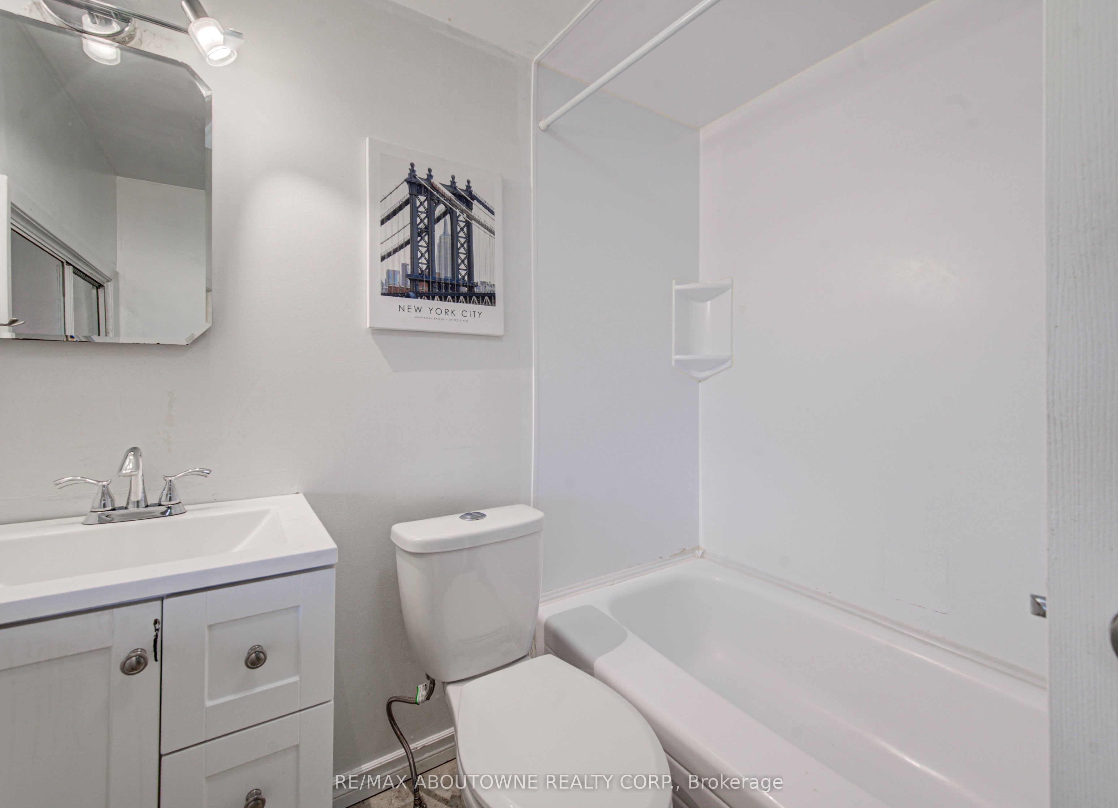 227 East 23rd Street, Hamilton ‣ X13819610 227 East 23rd Street, Hamilton ‣ X13819610