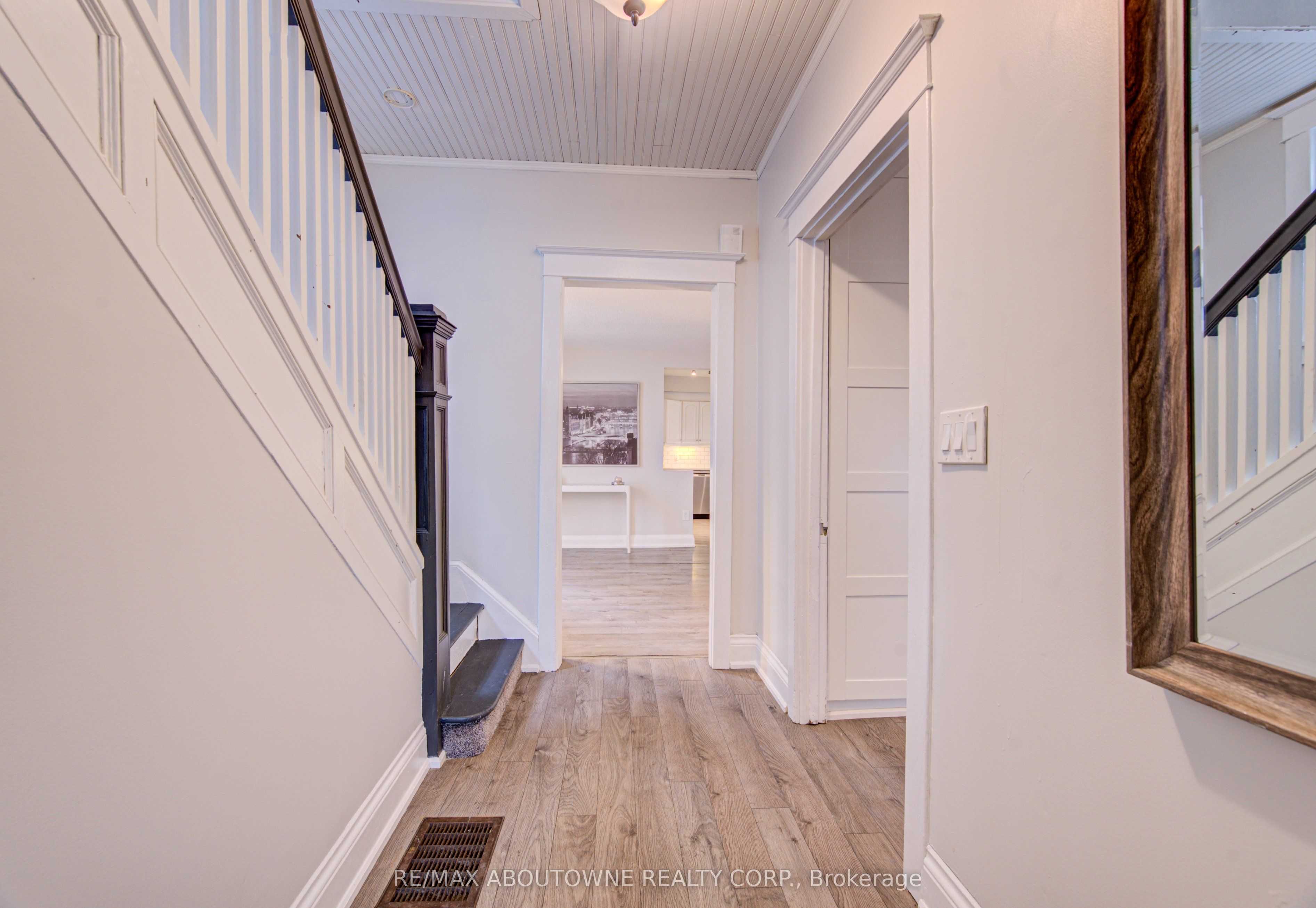 227 East 23rd Street, Hamilton ‣ X13819610 227 East 23rd Street, Hamilton ‣ X13819610