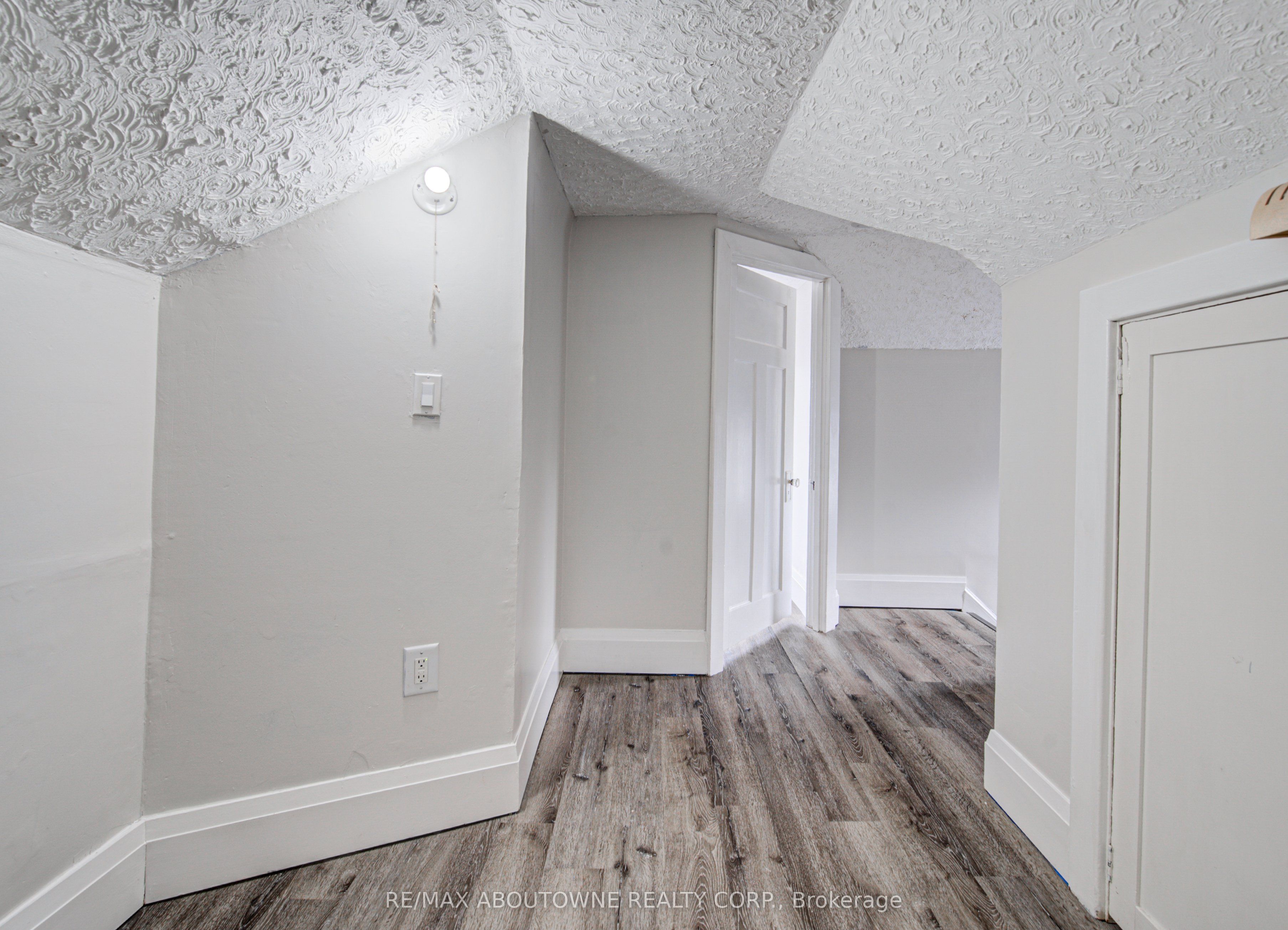 227 East 23rd Street, Hamilton ‣ X13819610 227 East 23rd Street, Hamilton ‣ X13819610