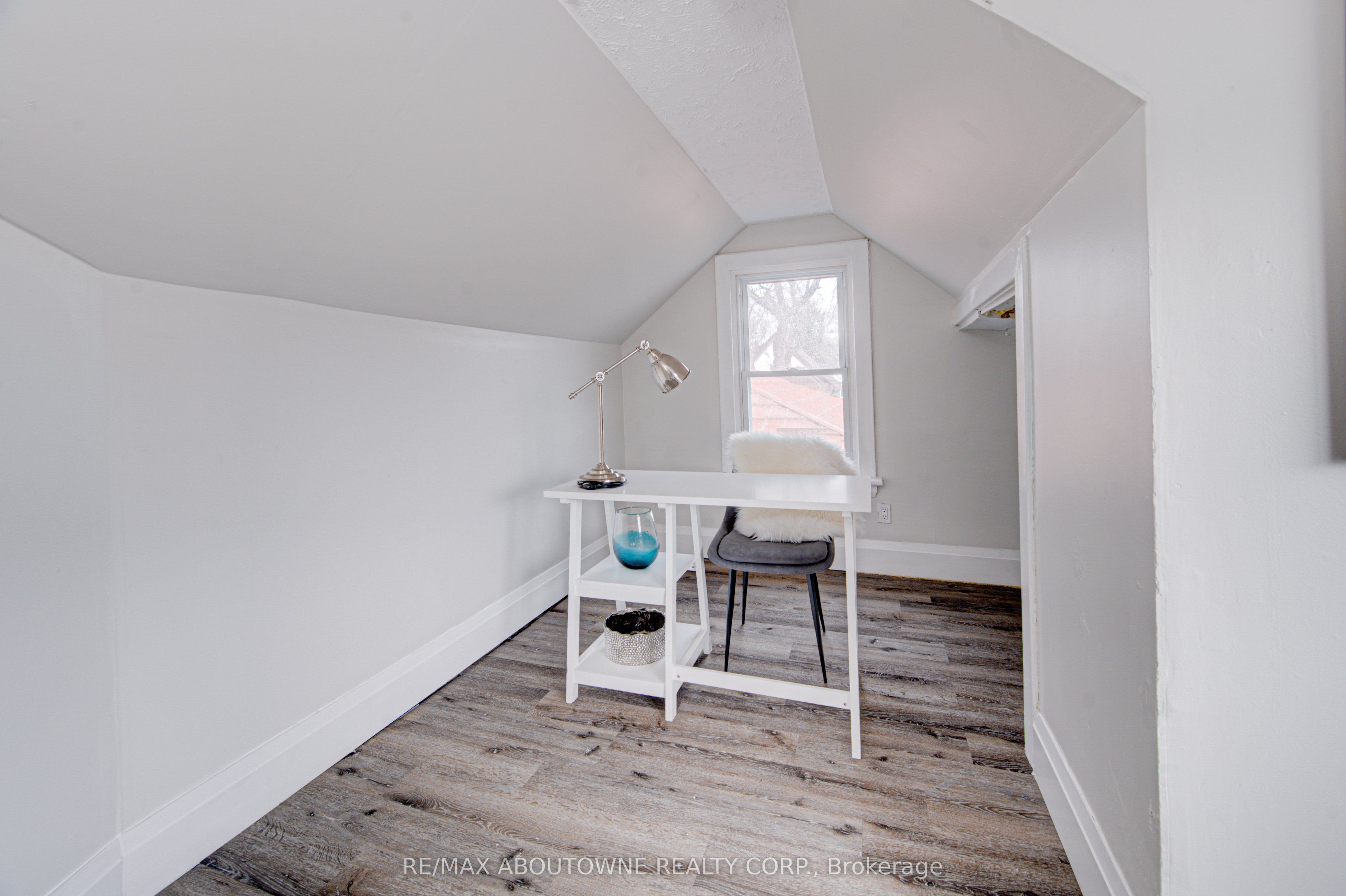227 East 23rd Street, Hamilton ‣ X13819610 227 East 23rd Street, Hamilton ‣ X13819610
