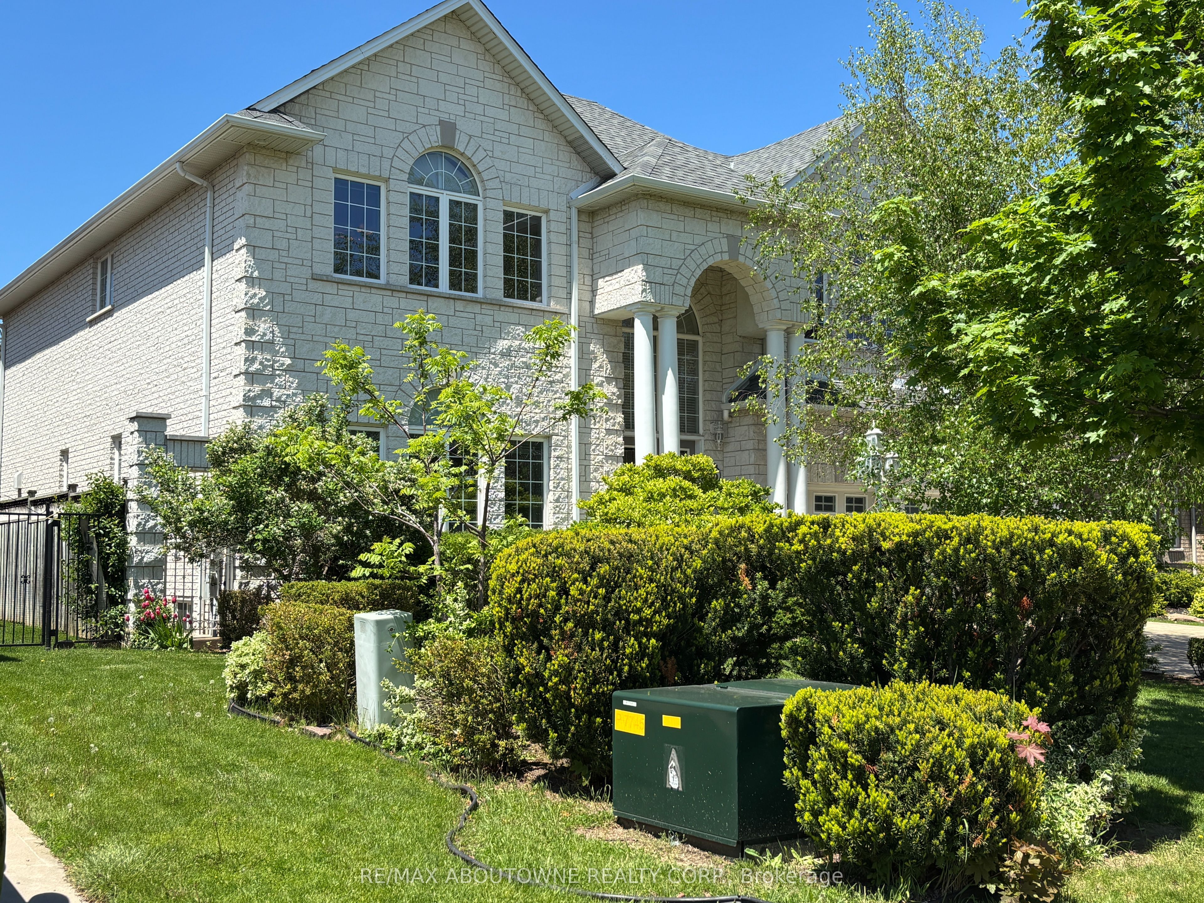 6 Fourseasons Drive, Hamilton ‣ X13832394 6 Fourseasons Drive, Hamilton ‣ X13832394