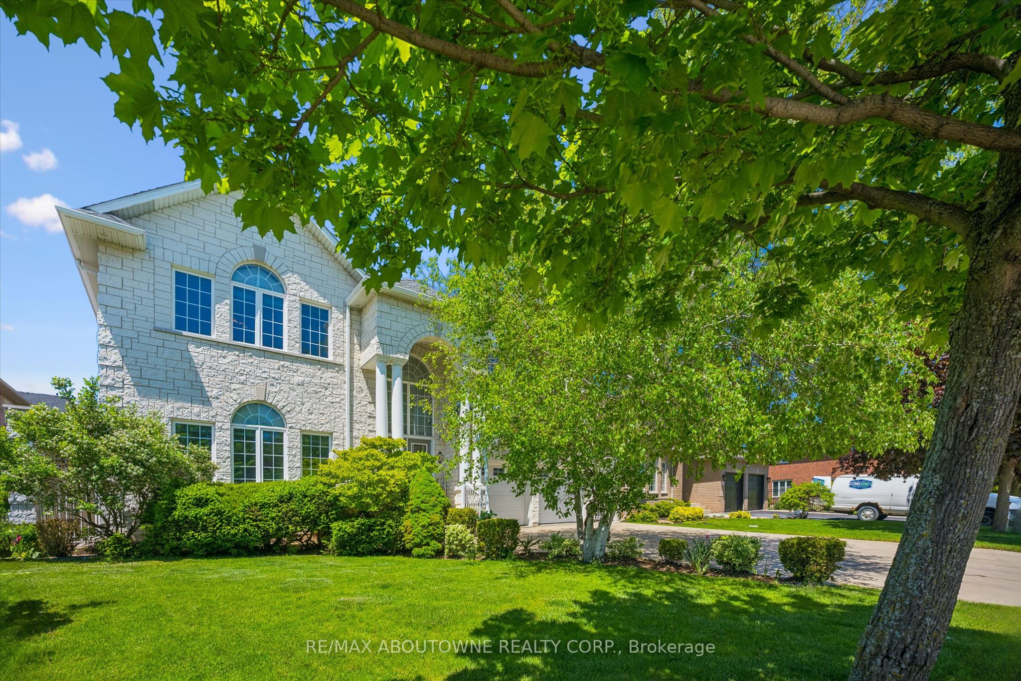 6 Fourseasons Drive, Hamilton ‣ X13832394 6 Fourseasons Drive, Hamilton ‣ X13832394