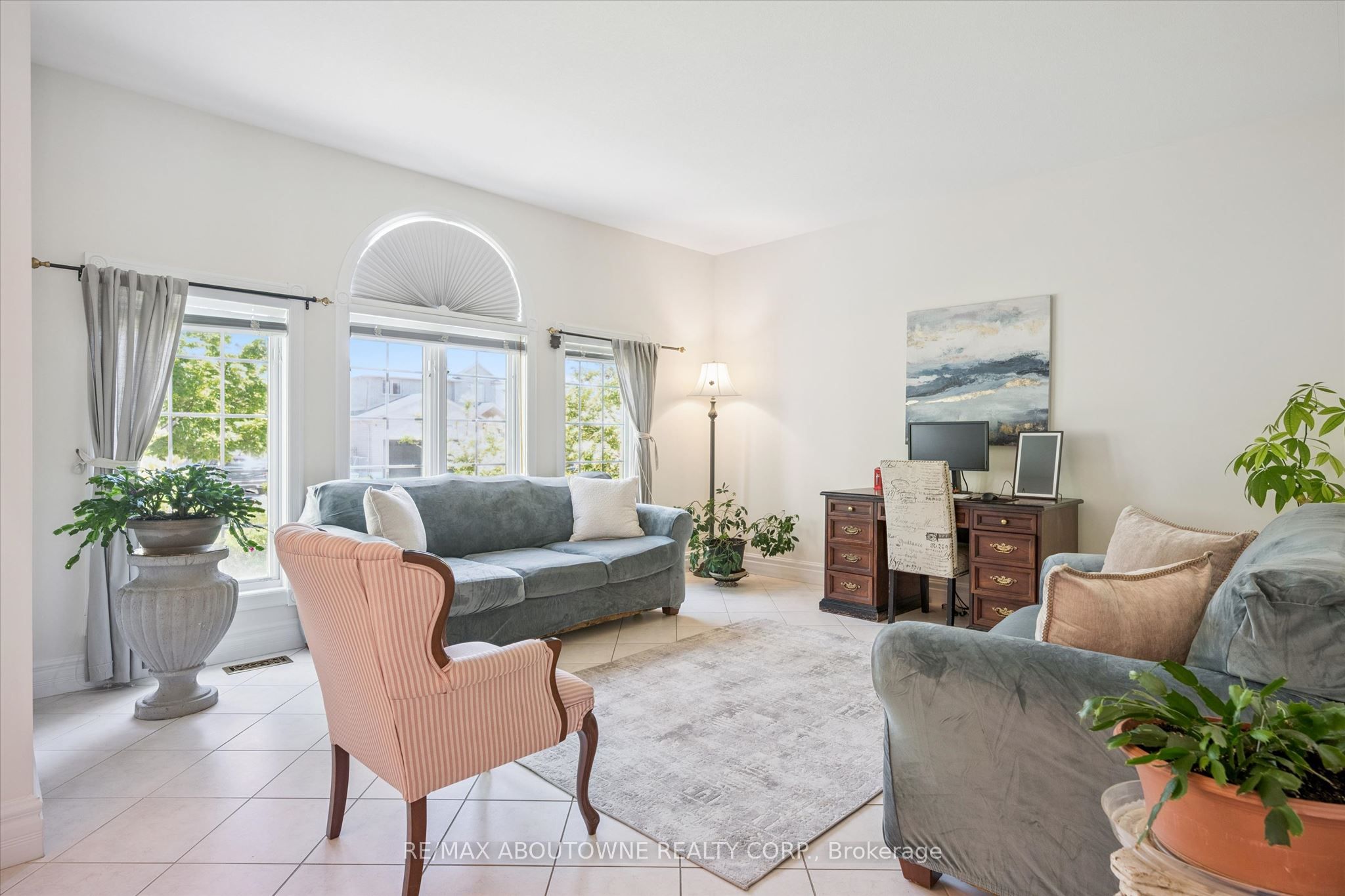 6 Fourseasons Drive, Hamilton ‣ X13832394 6 Fourseasons Drive, Hamilton ‣ X13832394