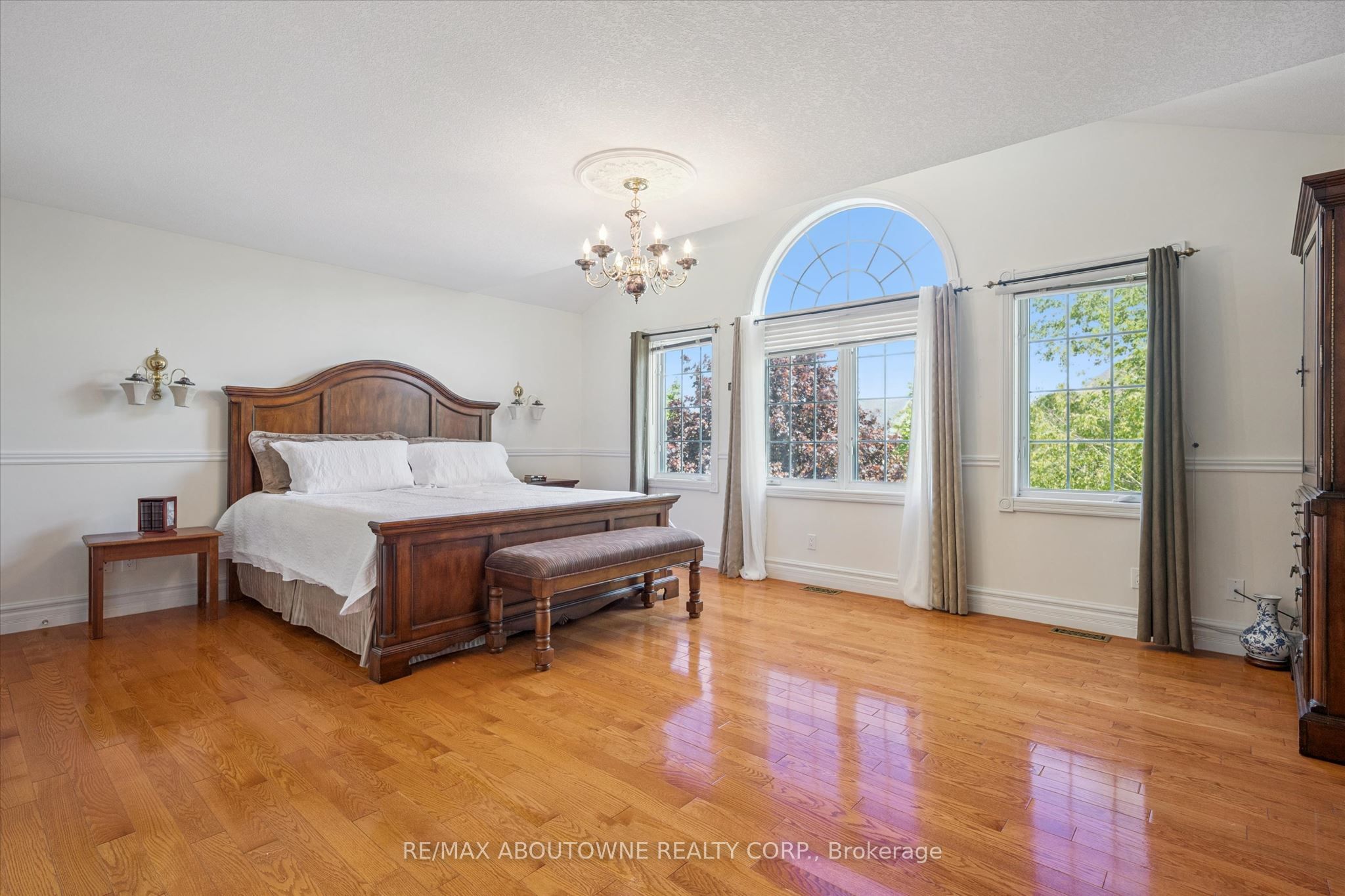 6 Fourseasons Drive, Hamilton ‣ X13832394 6 Fourseasons Drive, Hamilton ‣ X13832394