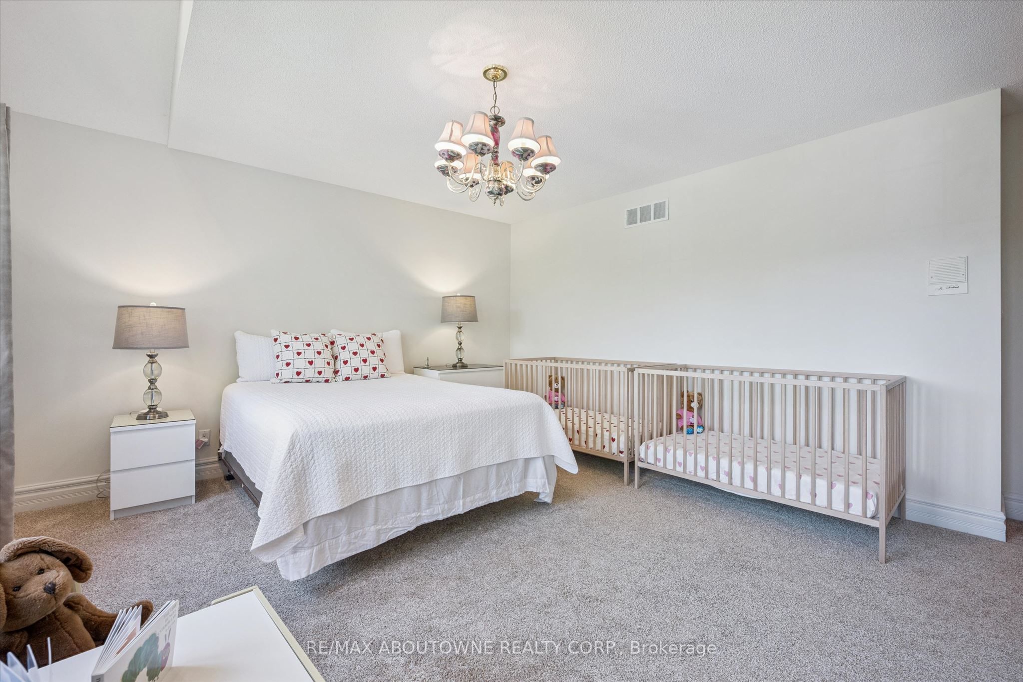 6 Fourseasons Drive, Hamilton ‣ X13832394 6 Fourseasons Drive, Hamilton ‣ X13832394