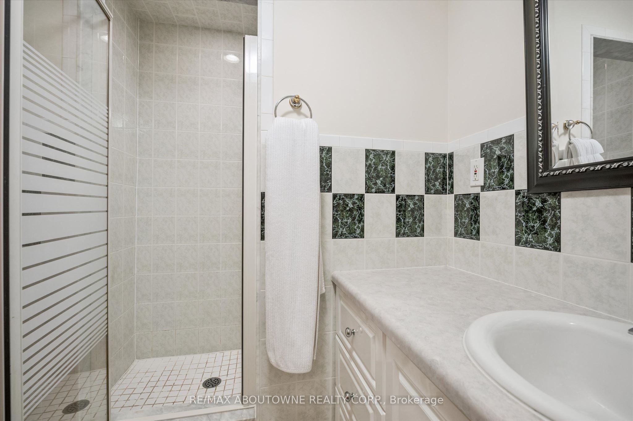 6 Fourseasons Drive, Hamilton ‣ X13832394 6 Fourseasons Drive, Hamilton ‣ X13832394