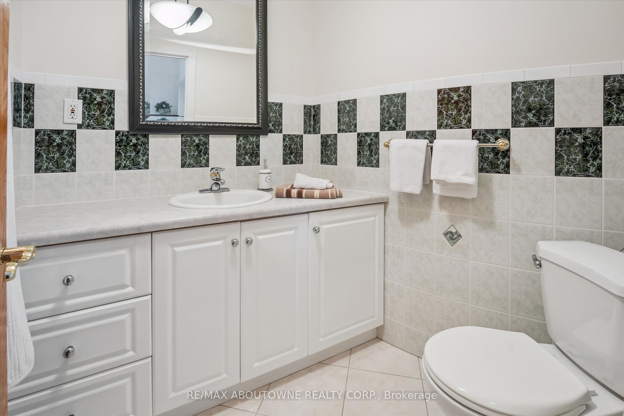 6 Fourseasons Drive, Hamilton ‣ X13832394 6 Fourseasons Drive, Hamilton ‣ X13832394